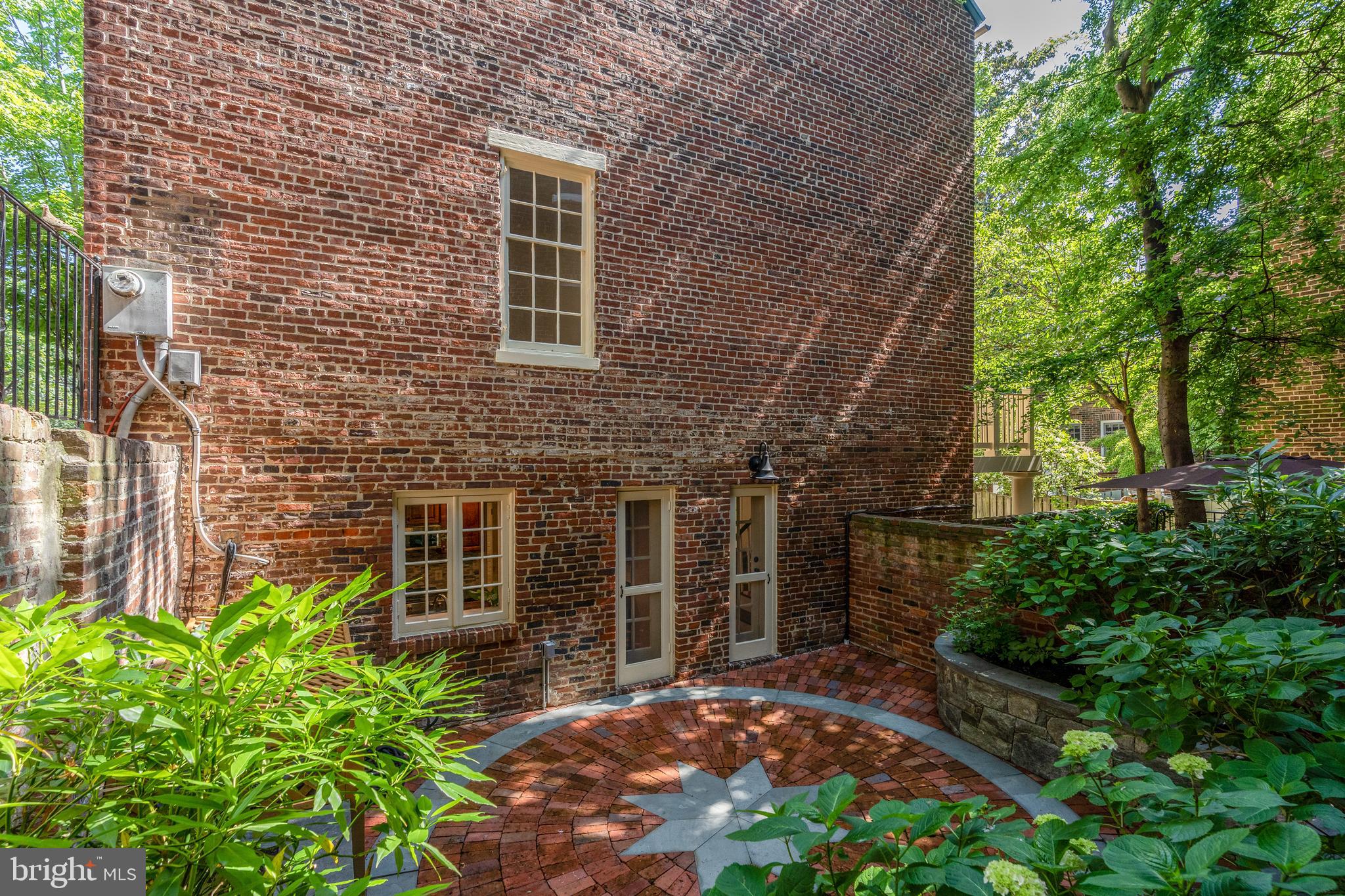 OLD TOWN ALEXANDRIA - Residential