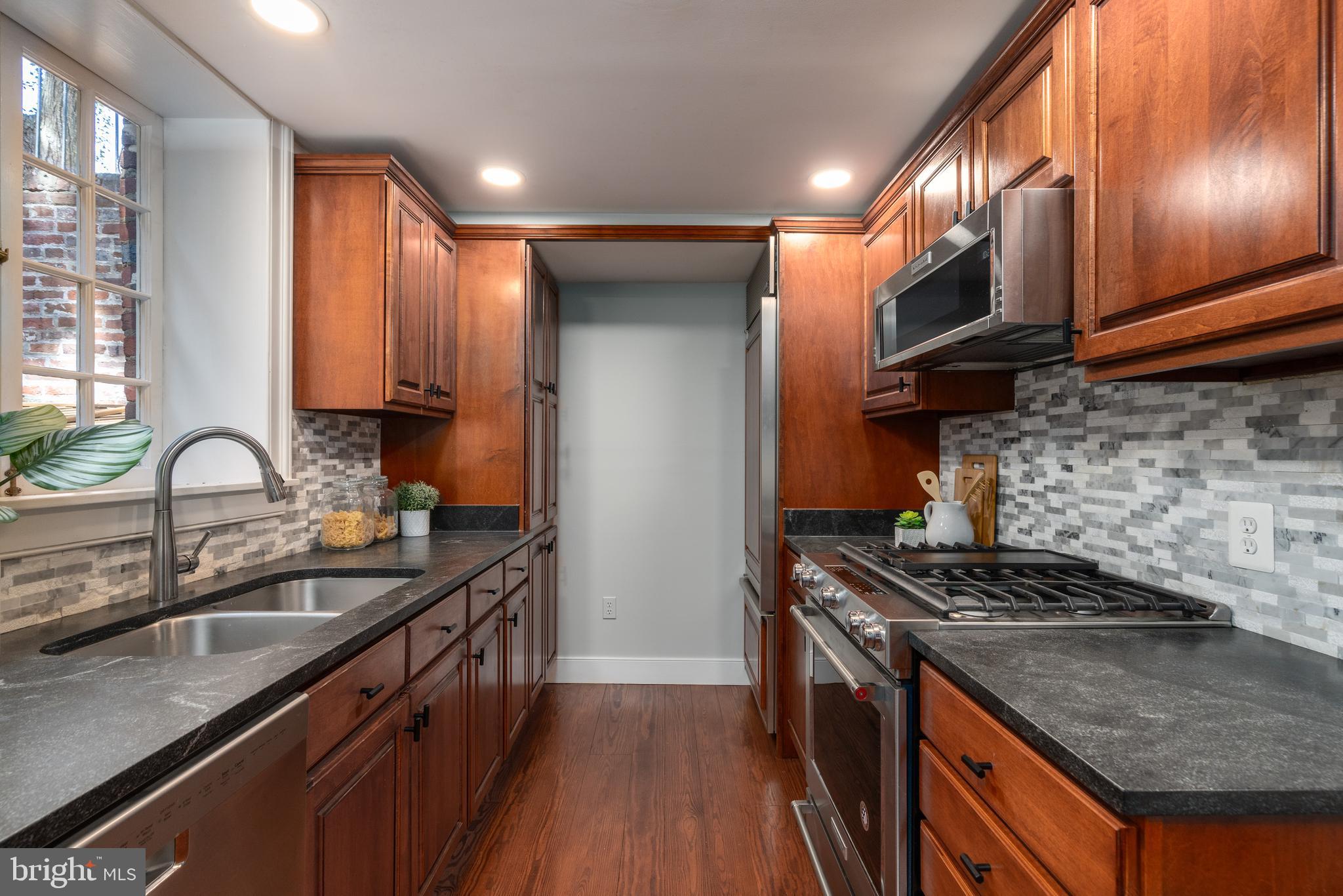 OLD TOWN ALEXANDRIA - Residential