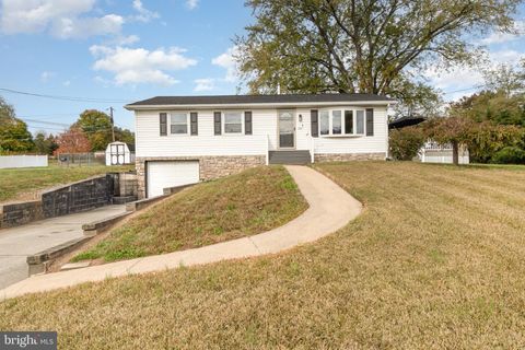 Photo of 701 Lincoln Street, DUNCANNON, PA 17020 (MLS # PAPY2008522)