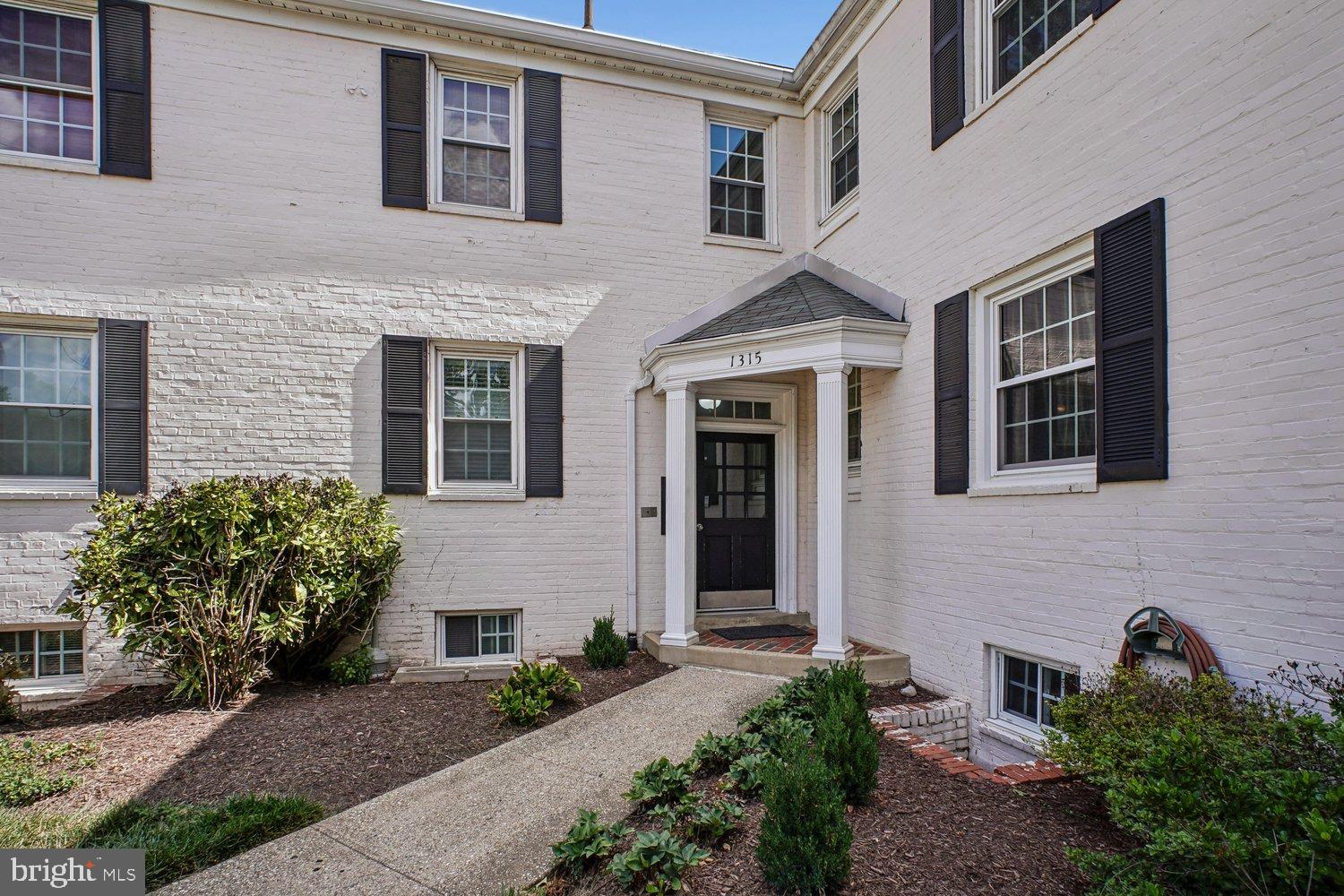 1315 S WALTER REED DRIVE (17101) 204