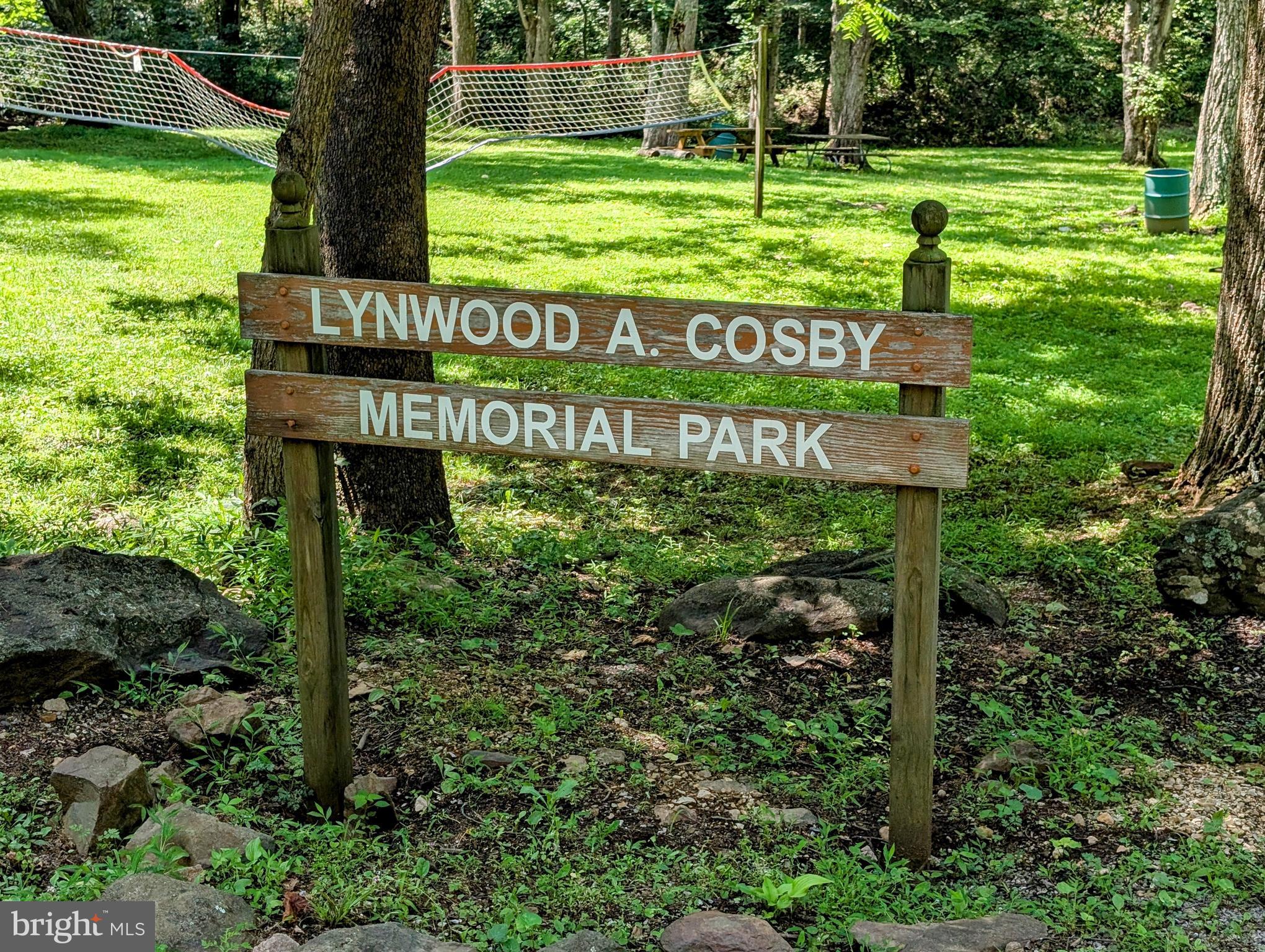 POINT O'WOODS - Land