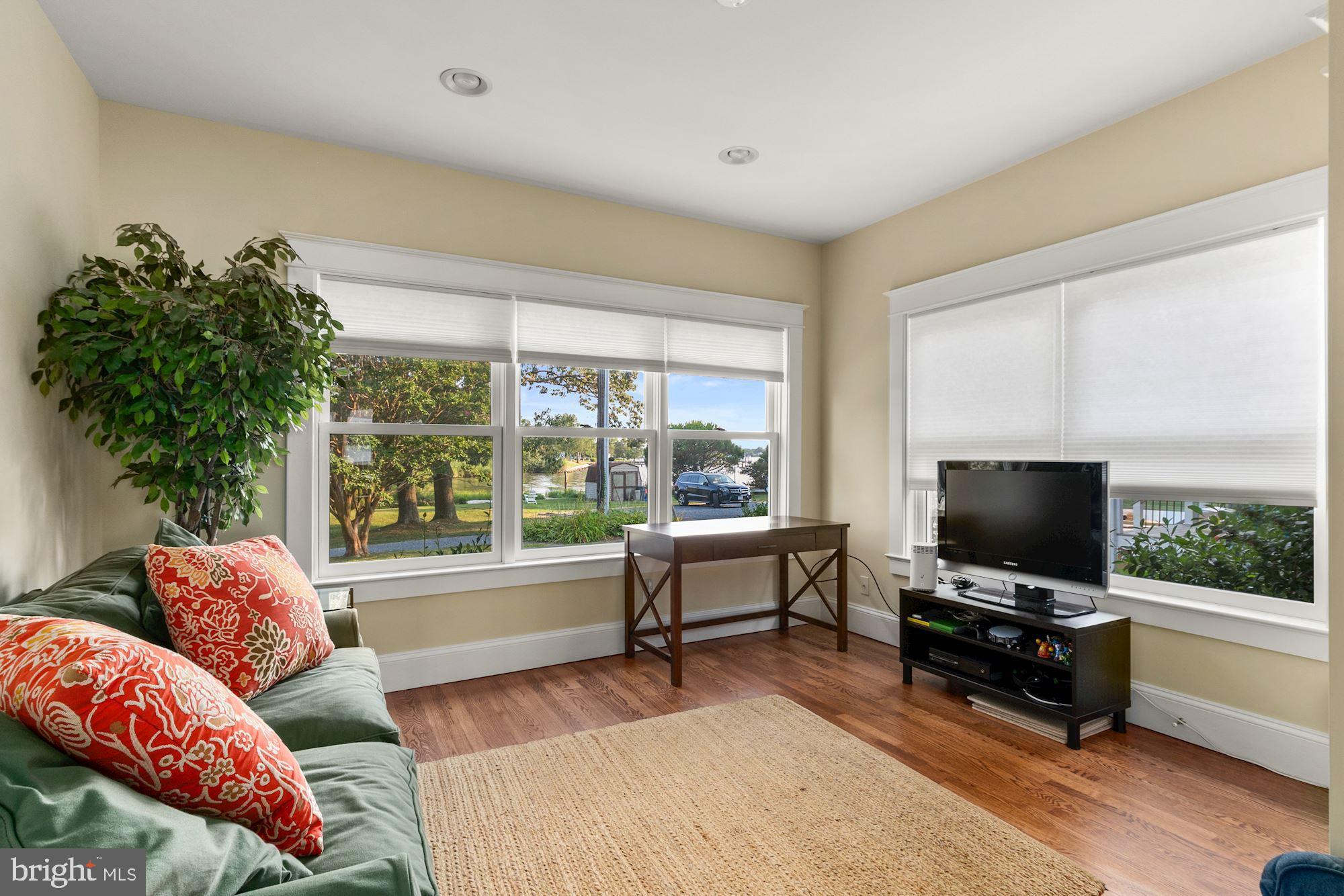 SHADY SIDE - Residential