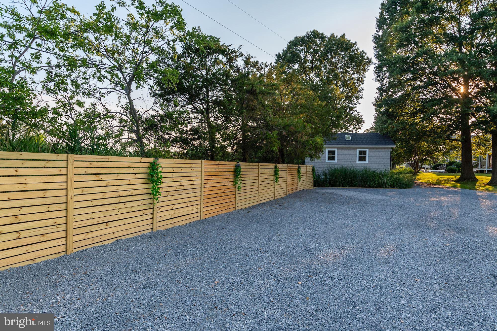 SHADY SIDE - Residential