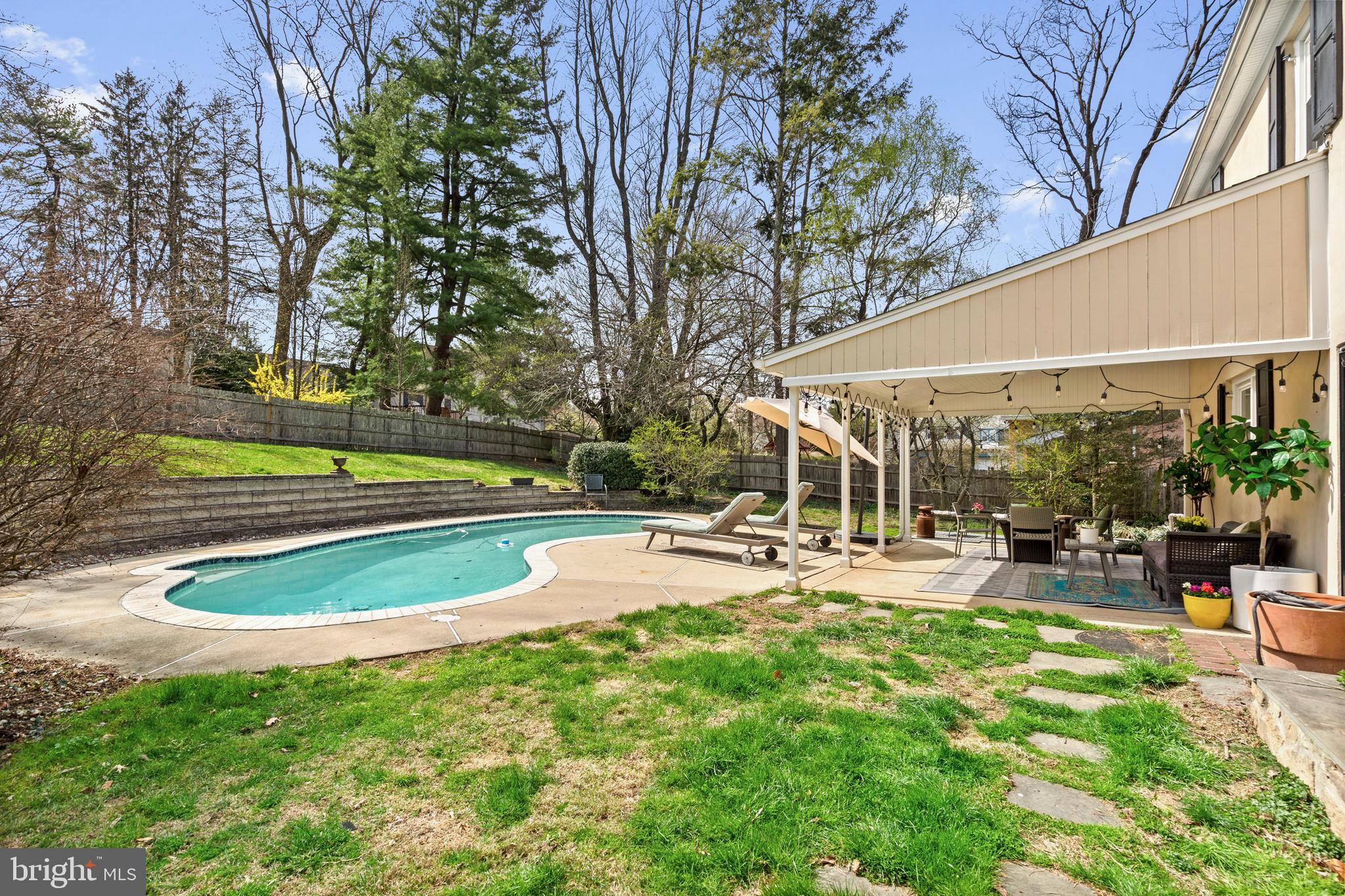 CHESTNUT HILL - Residential