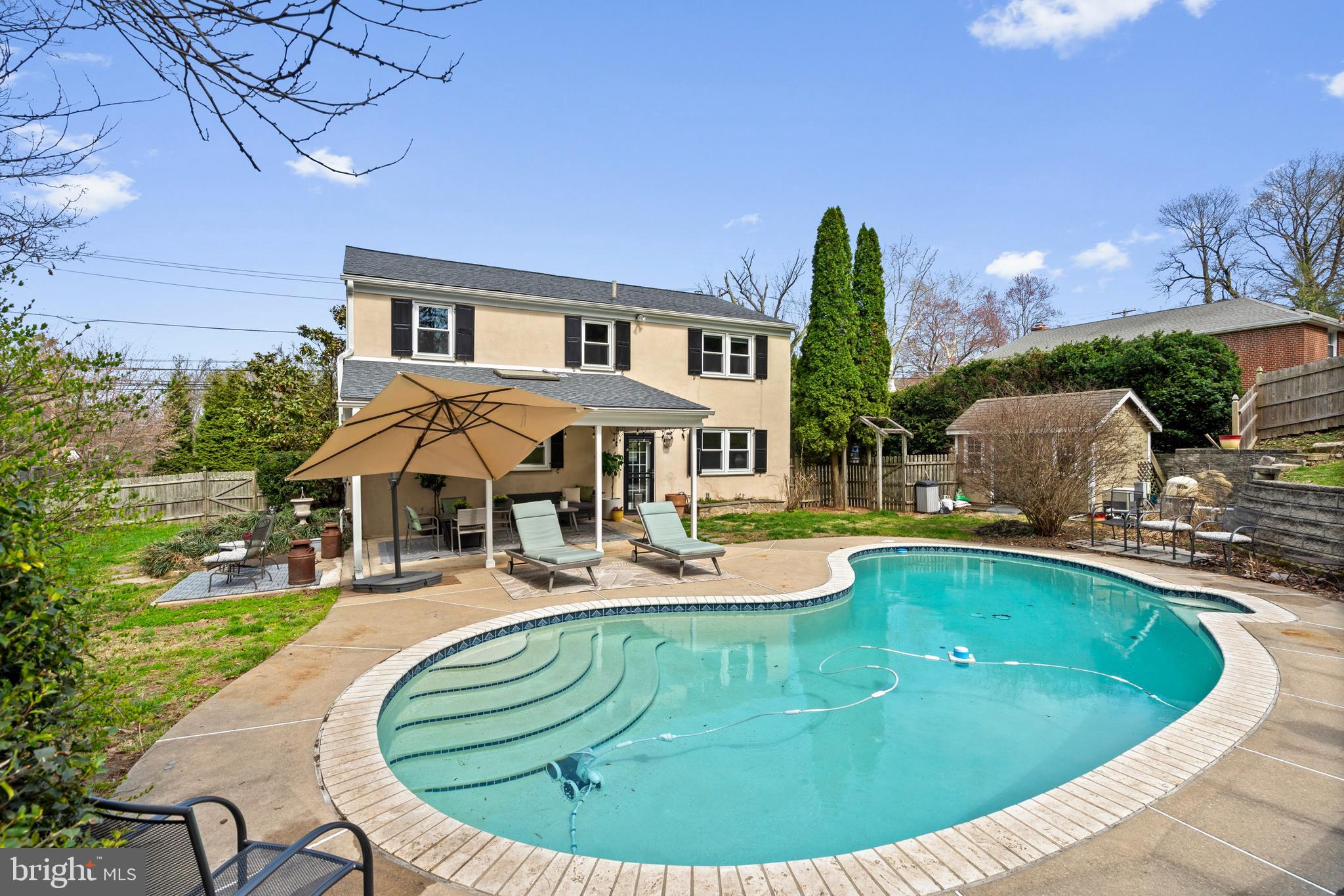 CHESTNUT HILL - Residential