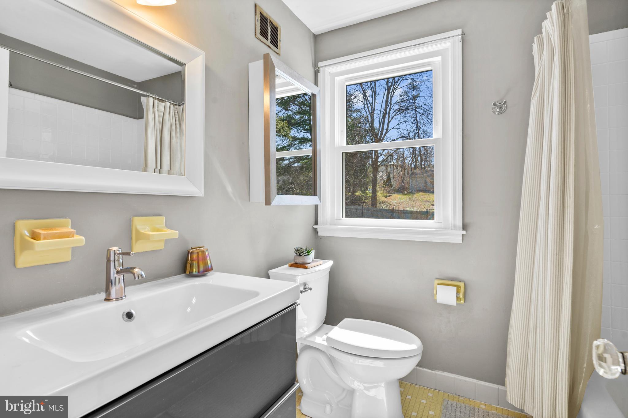 CHESTNUT HILL - Residential