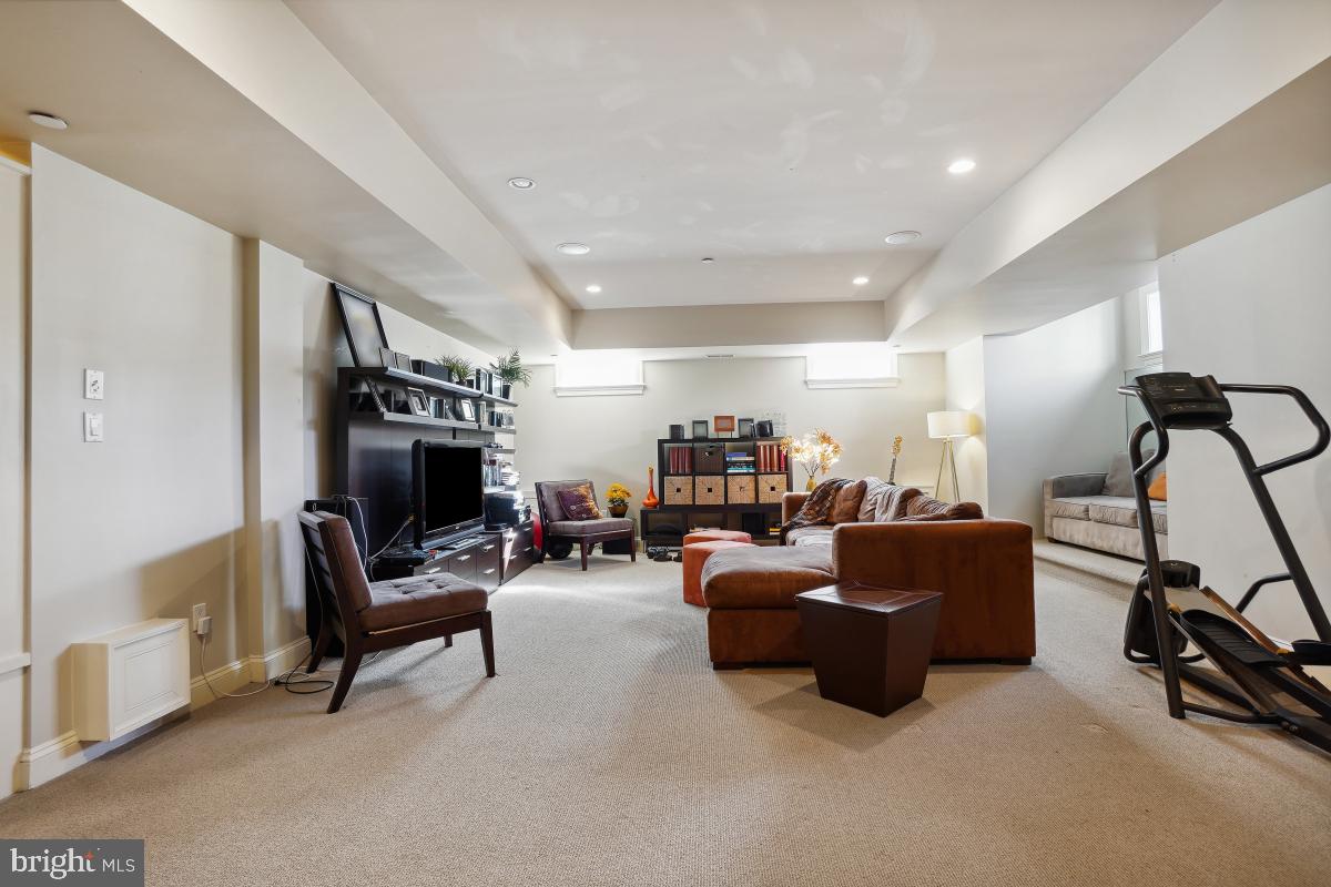 ENGLISH VILLAGE - Residential