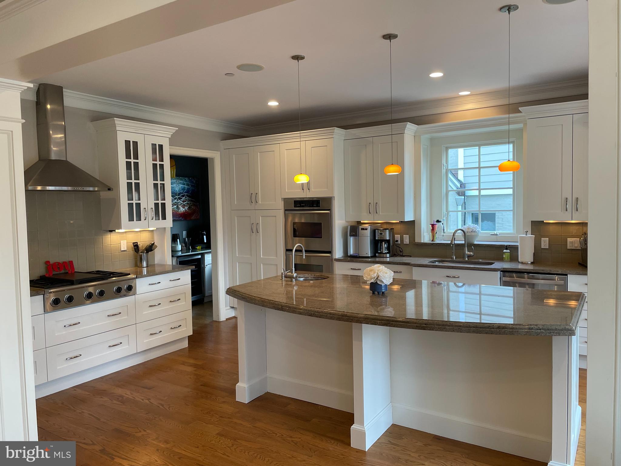 ENGLISH VILLAGE - Residential