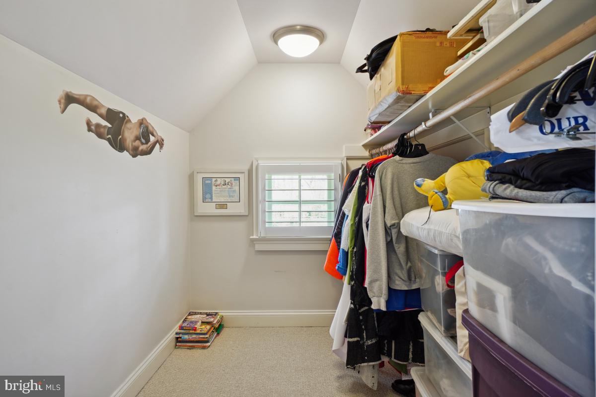 ENGLISH VILLAGE - Residential