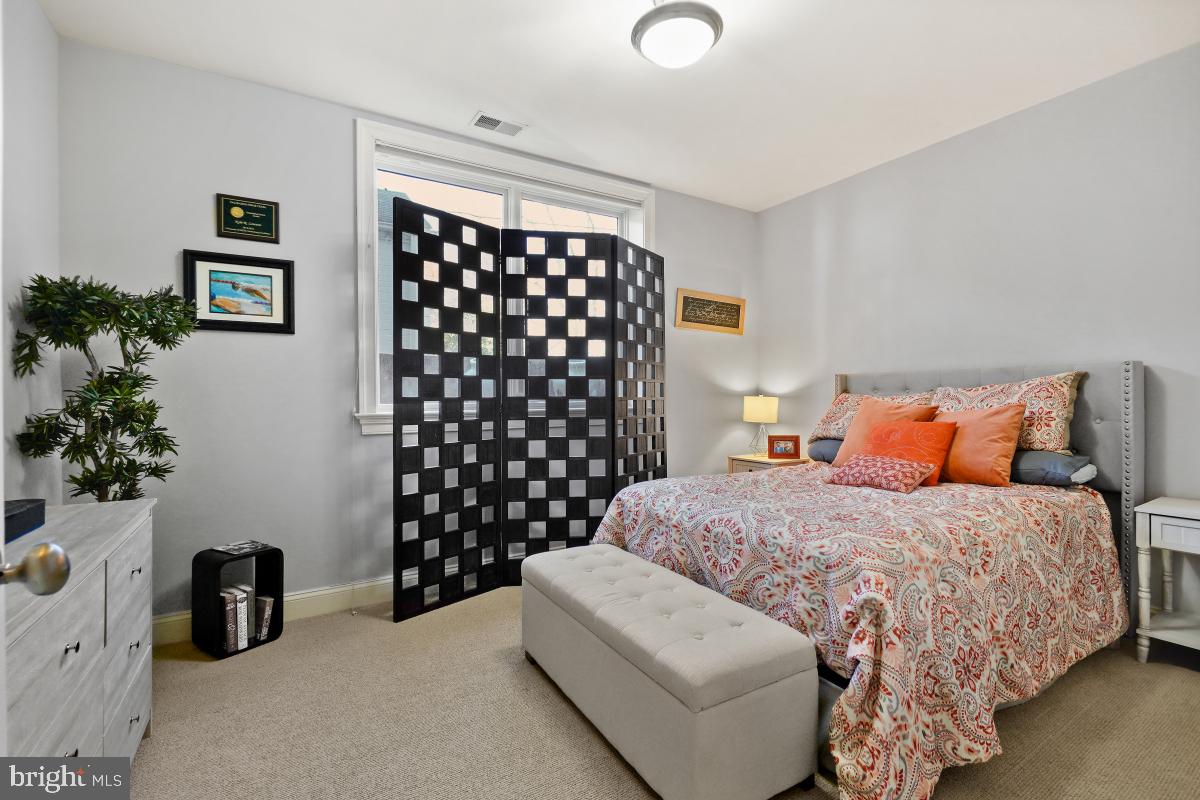 ENGLISH VILLAGE - Residential