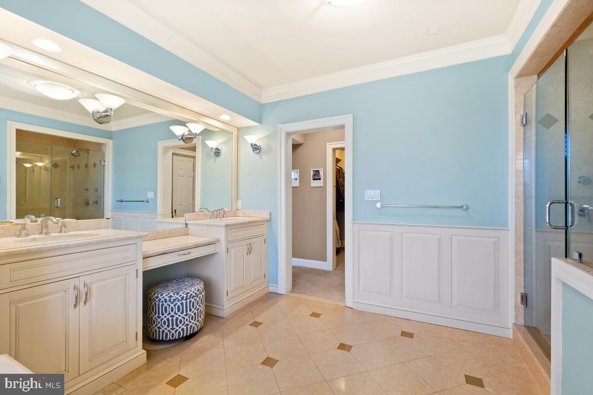 ENGLISH VILLAGE - Residential