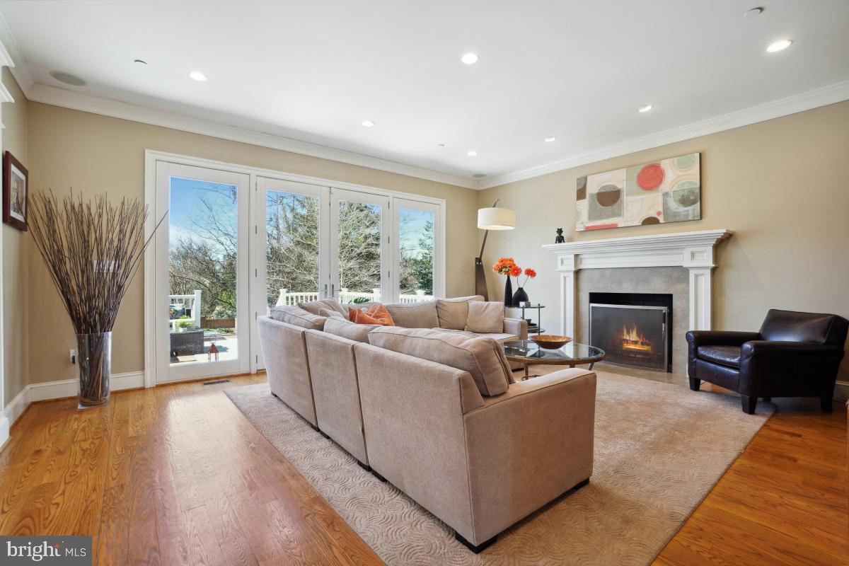 ENGLISH VILLAGE - Residential