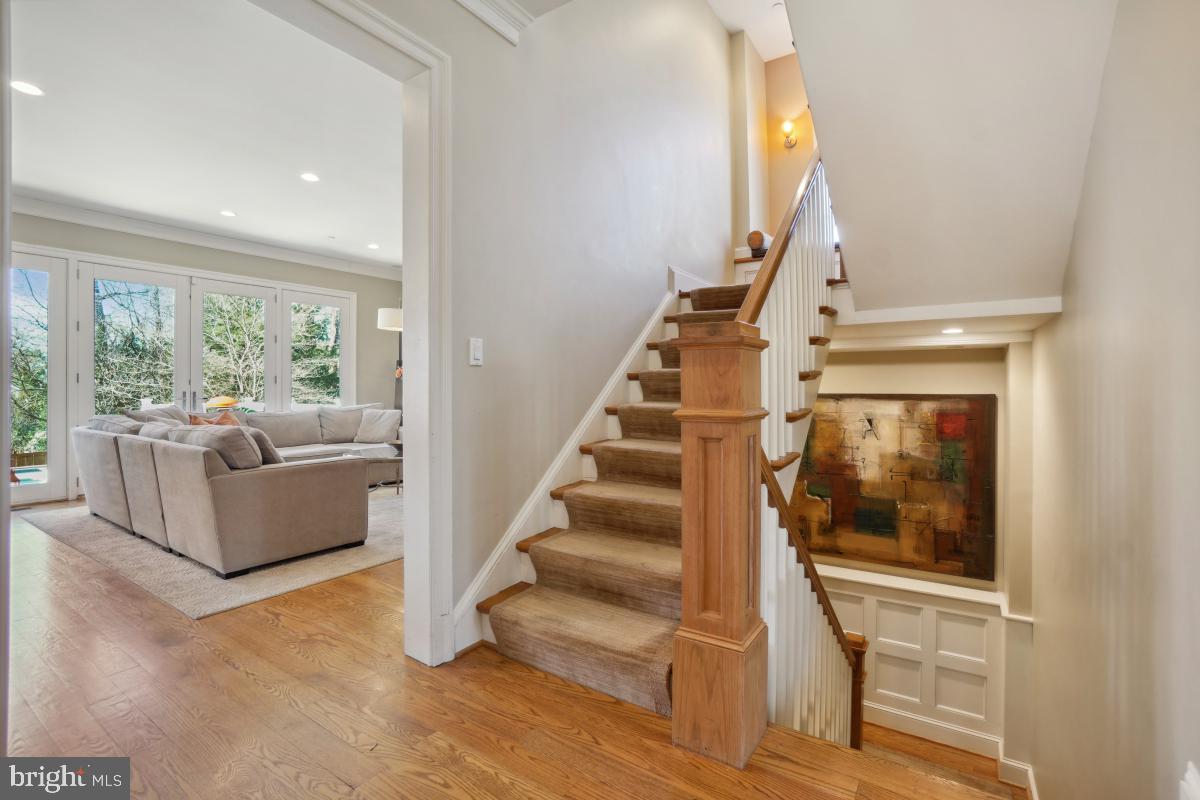 ENGLISH VILLAGE - Residential