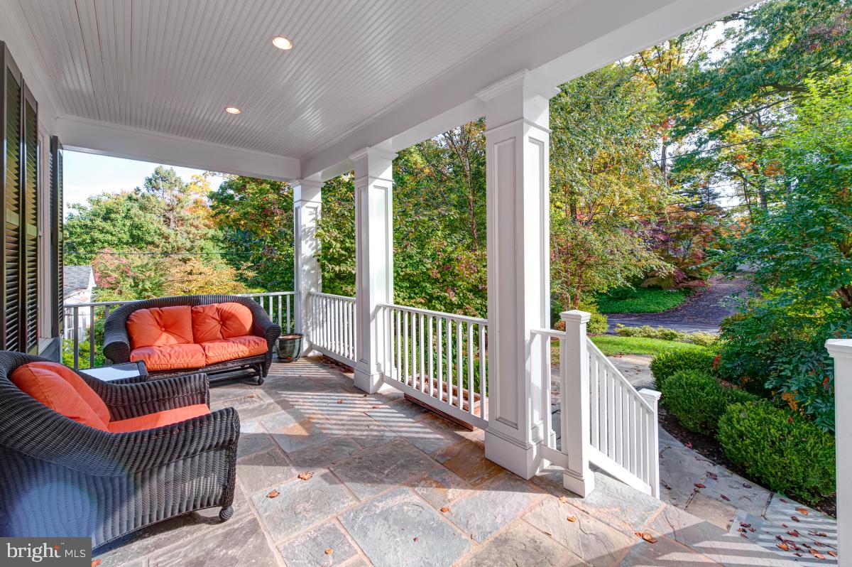 ENGLISH VILLAGE - Residential