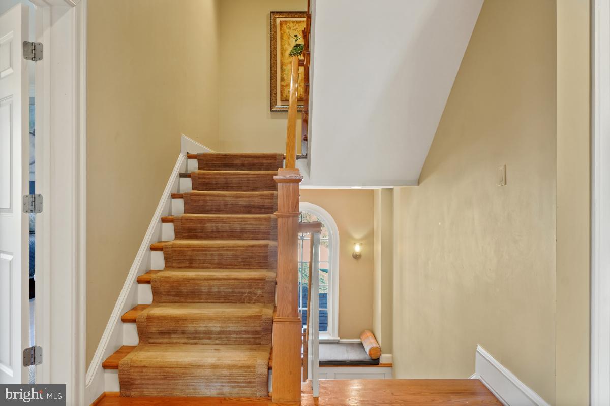 ENGLISH VILLAGE - Residential