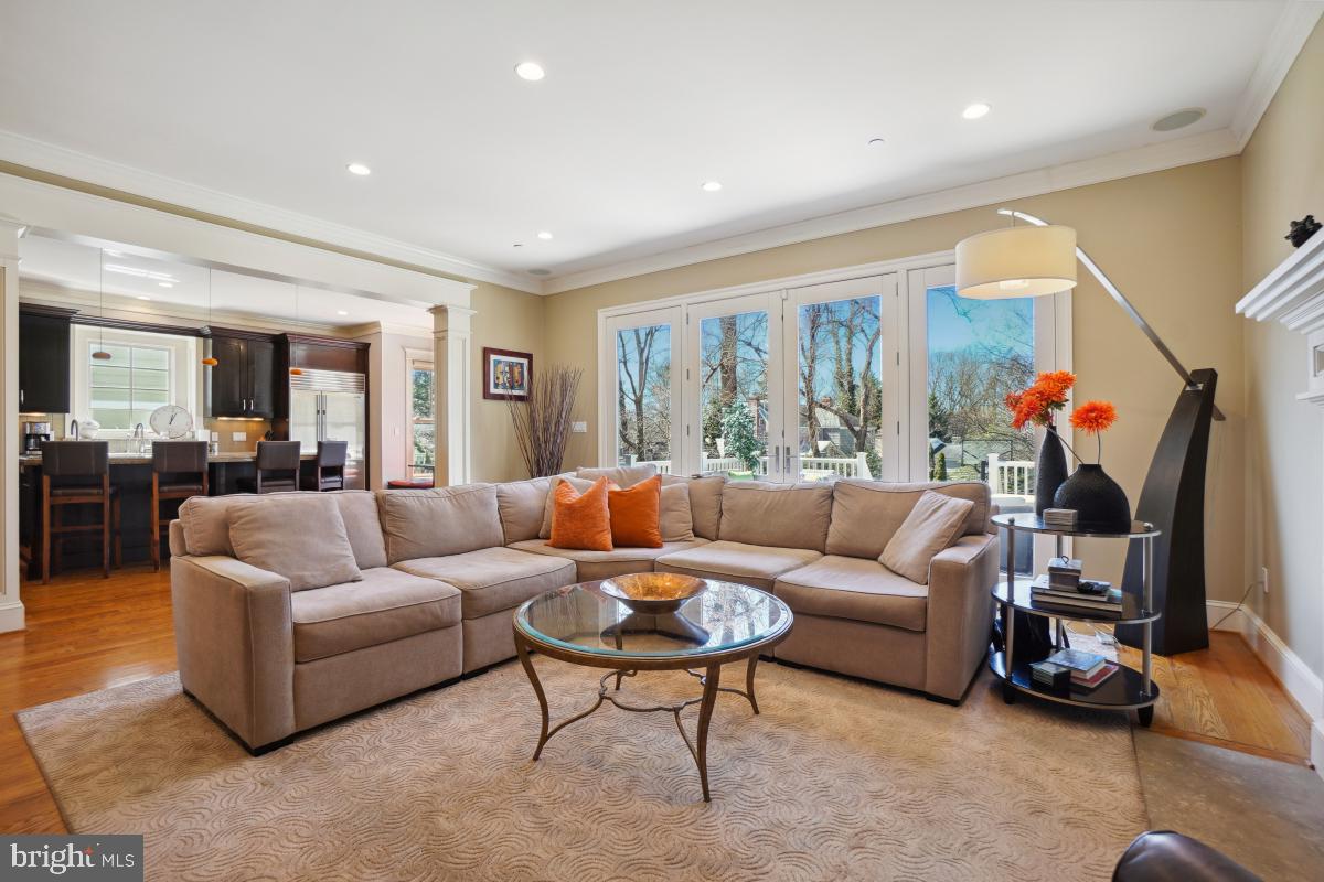 ENGLISH VILLAGE - Residential