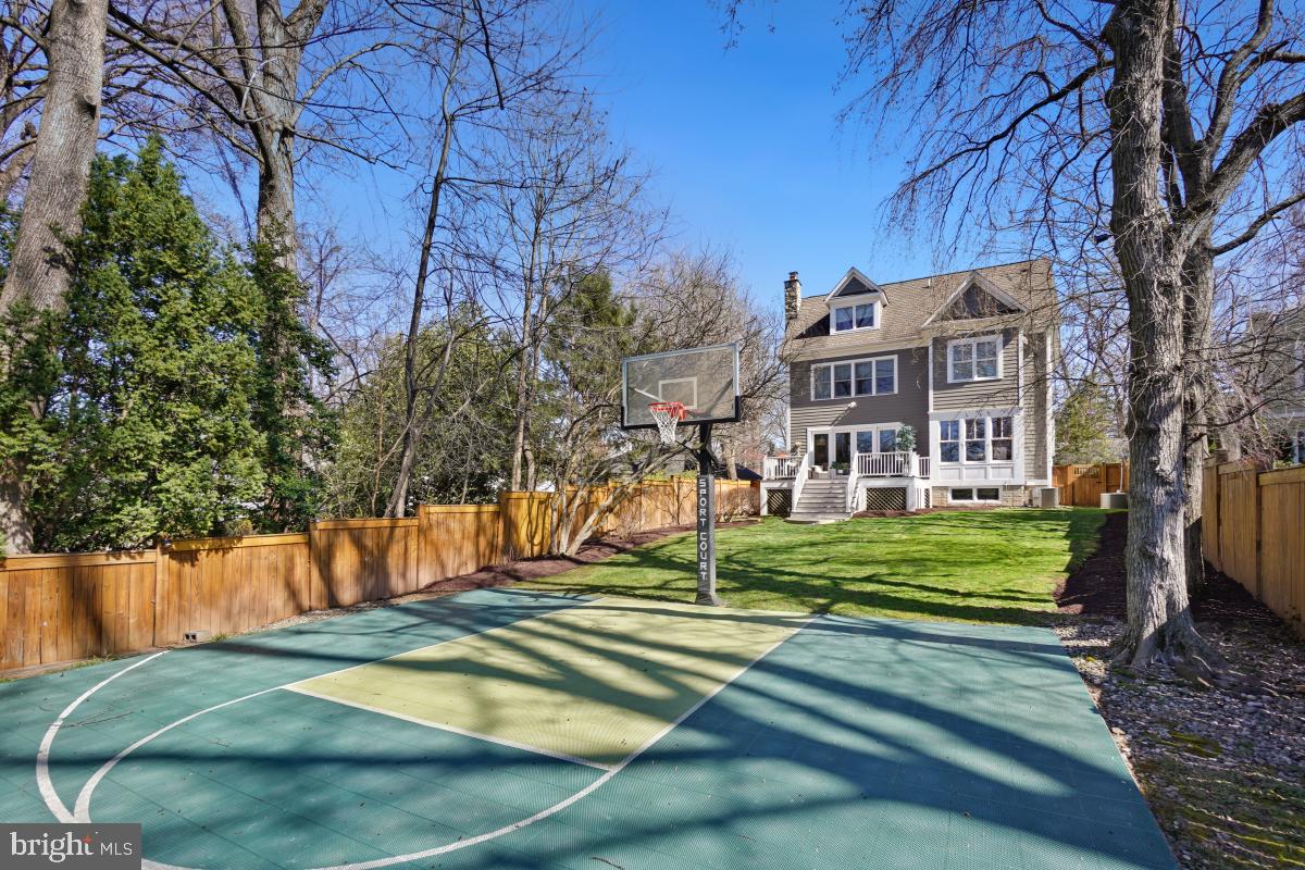 ENGLISH VILLAGE - Residential