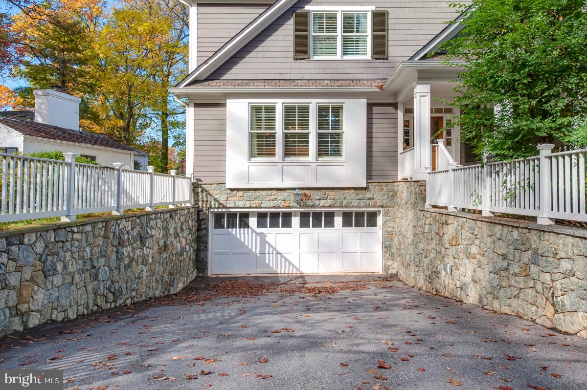 ENGLISH VILLAGE - Residential