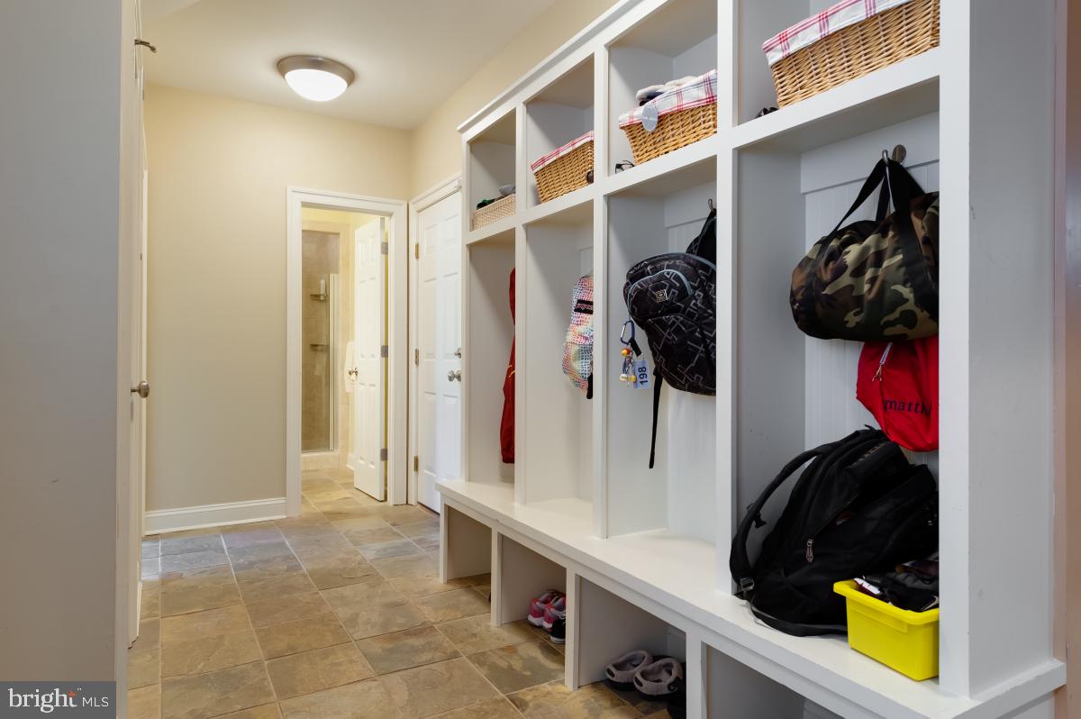 ENGLISH VILLAGE - Residential