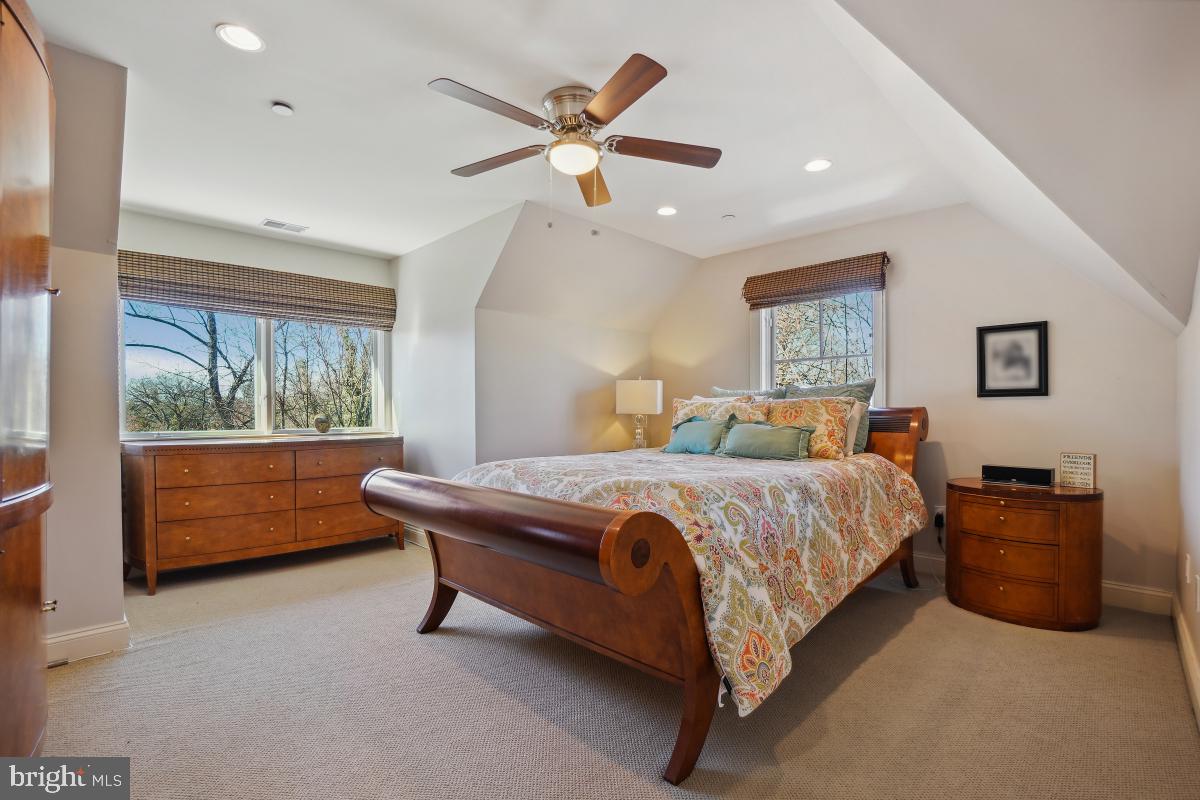 ENGLISH VILLAGE - Residential