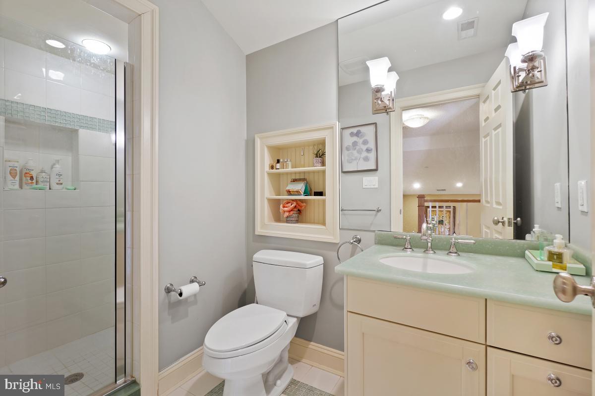 ENGLISH VILLAGE - Residential