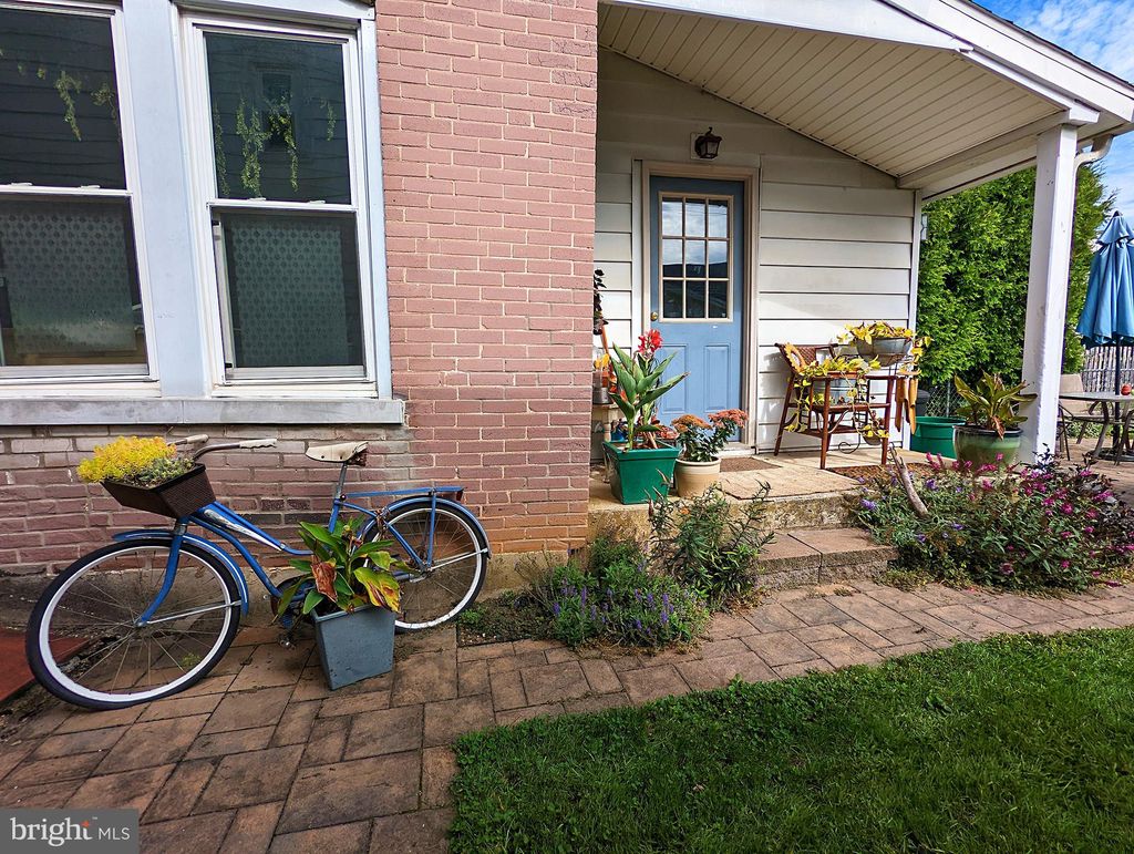 Photo of 123 N LIBERTY ST, LITITZ, PA 17543 (MLS # PALA2028772)