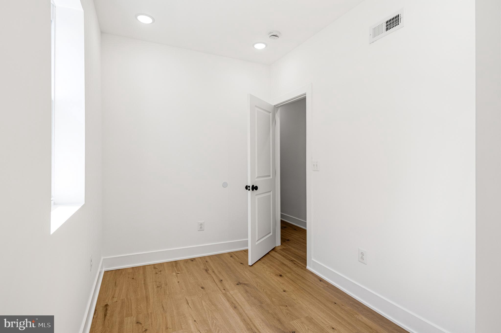 WALNUT HILL - Residential