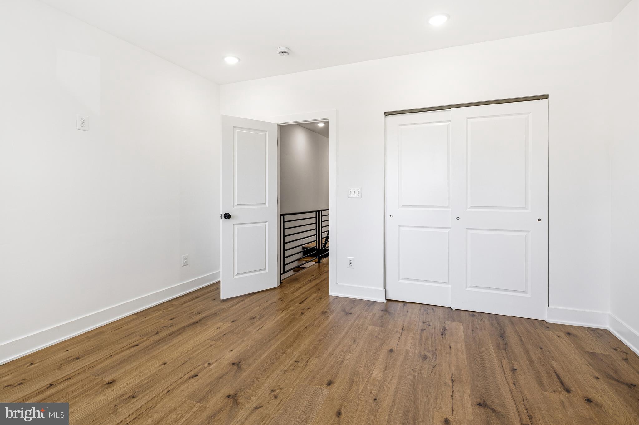 WALNUT HILL - Residential