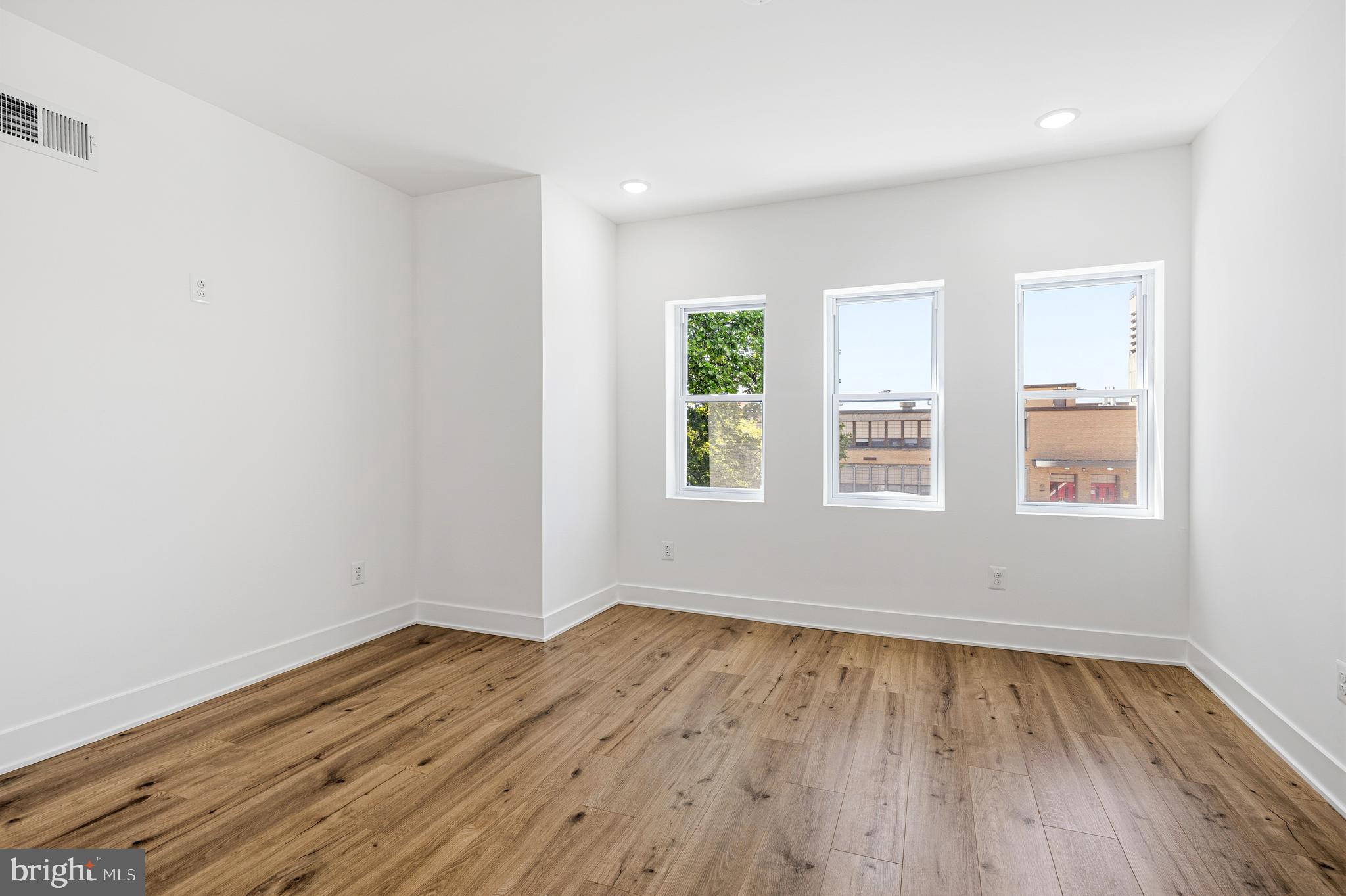 WALNUT HILL - Residential