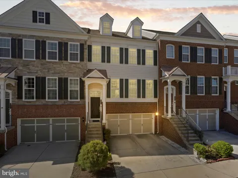 43623 White Cap Terrace, Chantilly, VA MLS: VALO2094292
