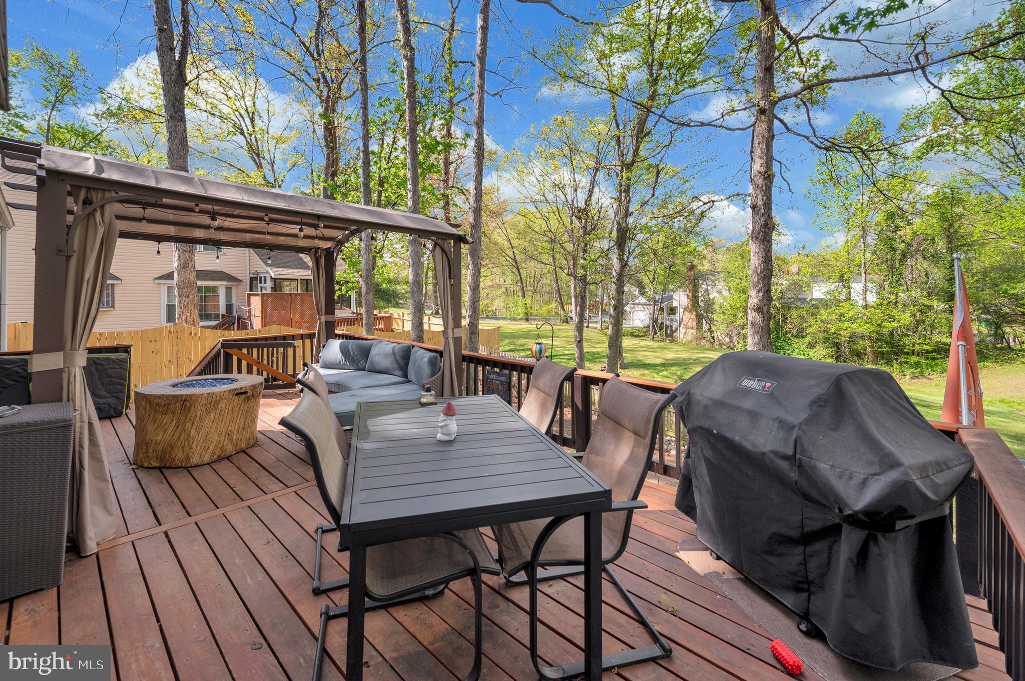 COUNTRY CLUB LAKE - Residential