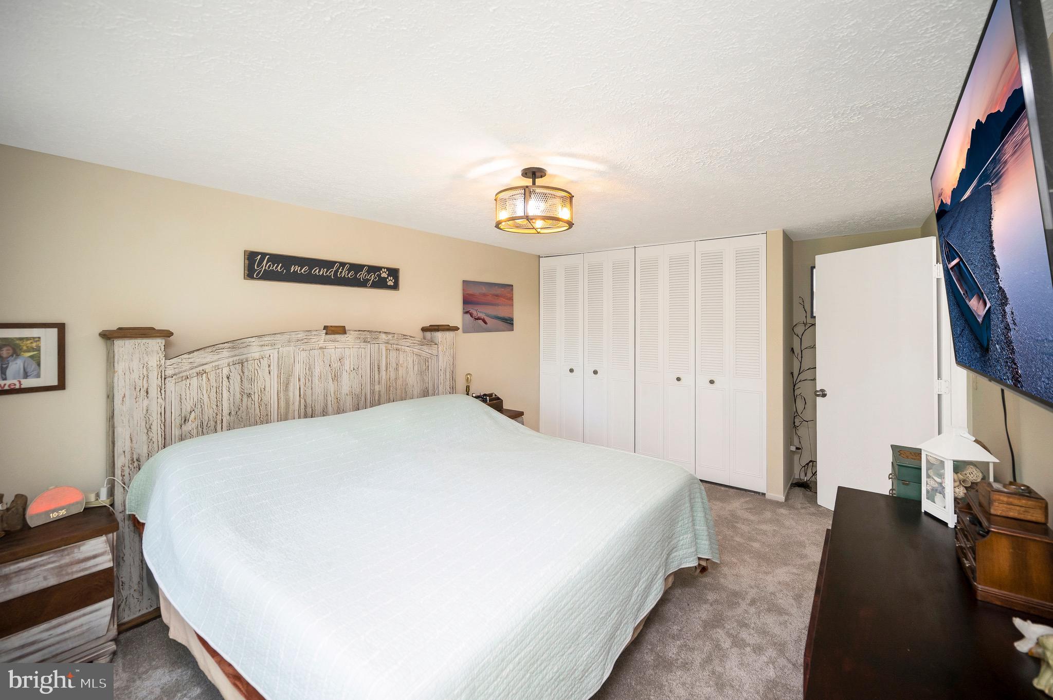 COUNTRY CLUB LAKE - Residential