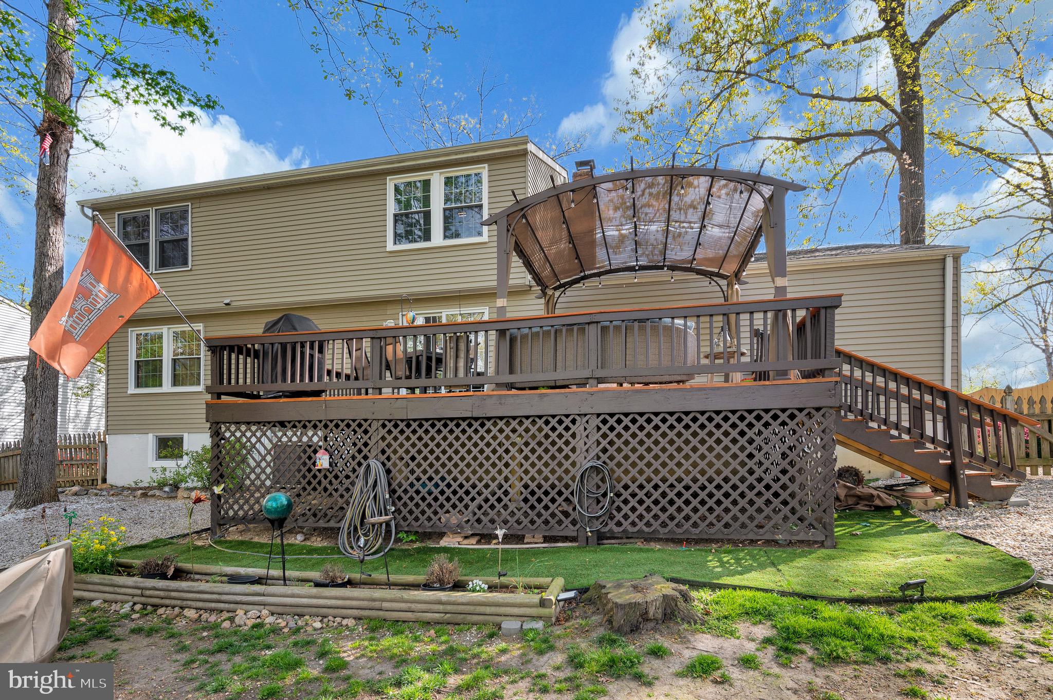 COUNTRY CLUB LAKE - Residential