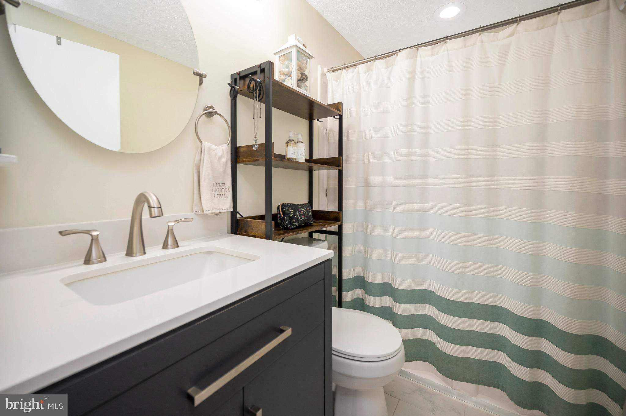 COUNTRY CLUB LAKE - Residential