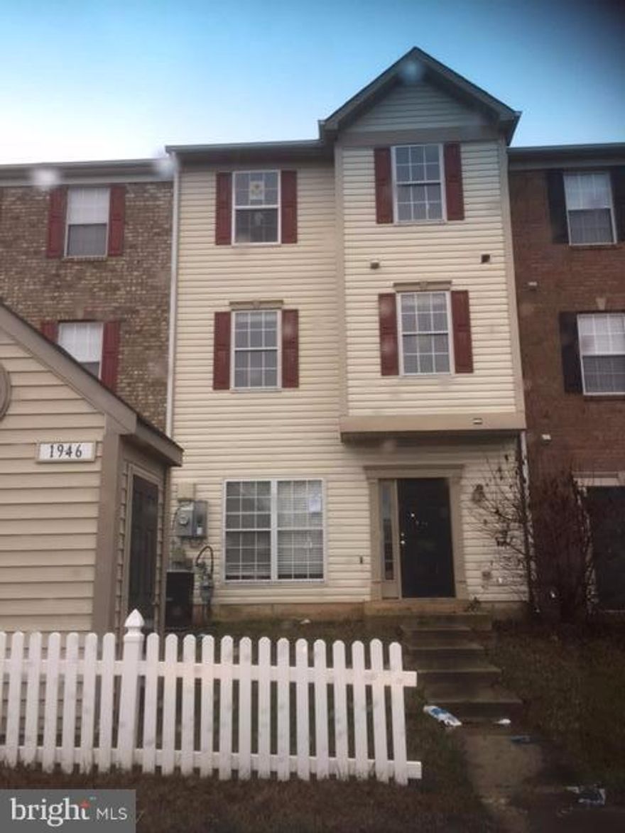 Beautiful 3 bedroom, 2.5 bath townhouse! Stunning kitchen with granite counter tops and new stainless steel appliances. Lovely title flooring on main level 1. Large master bedroom suite with granite vanity and master bath with soaking tub and separate shower. Second newer bathroom with granite vanity, Community center, community pool, tennis, and fitness, shopping! Min to Fort Meade.