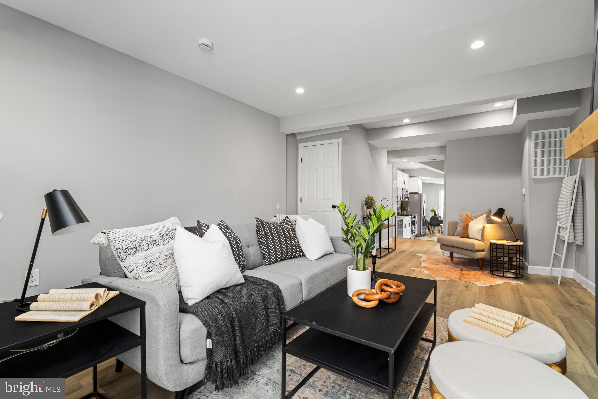 HOLLINS MARKET - Residential