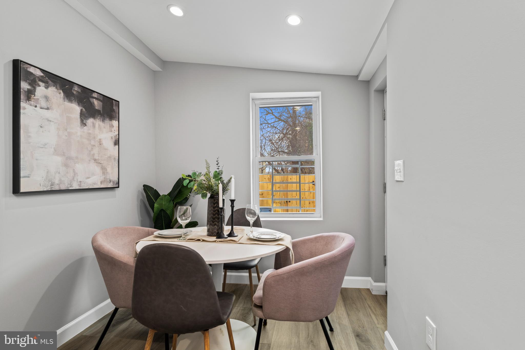 HOLLINS MARKET - Residential
