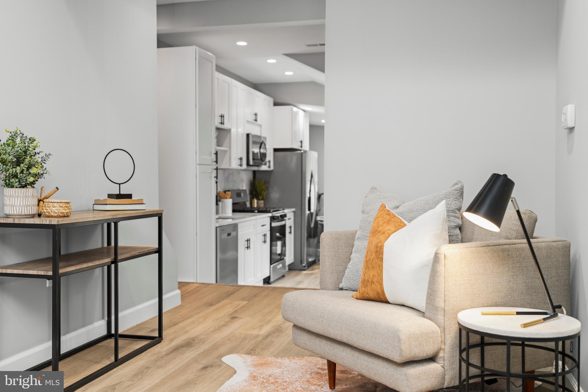 HOLLINS MARKET - Residential