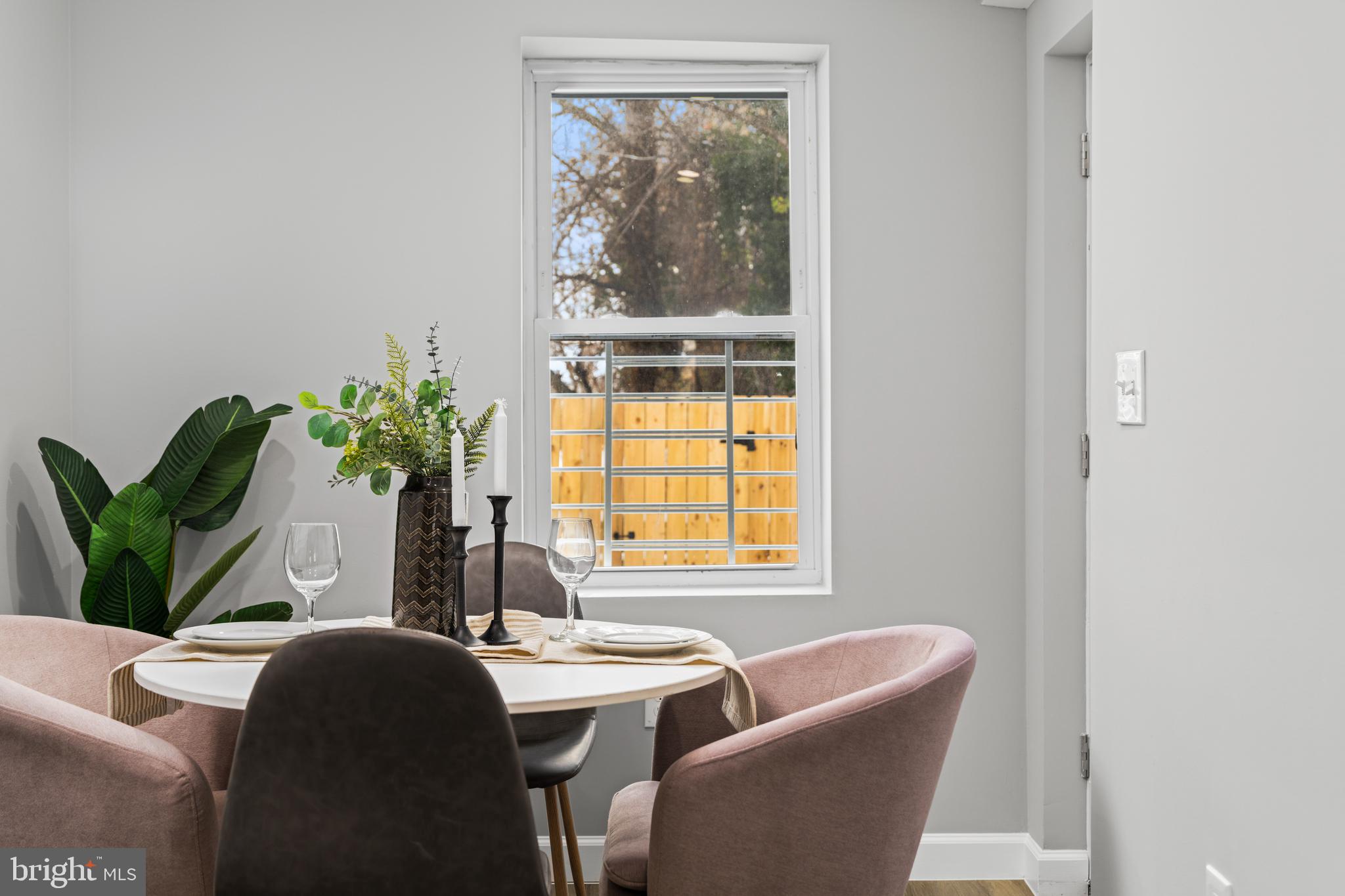 HOLLINS MARKET - Residential