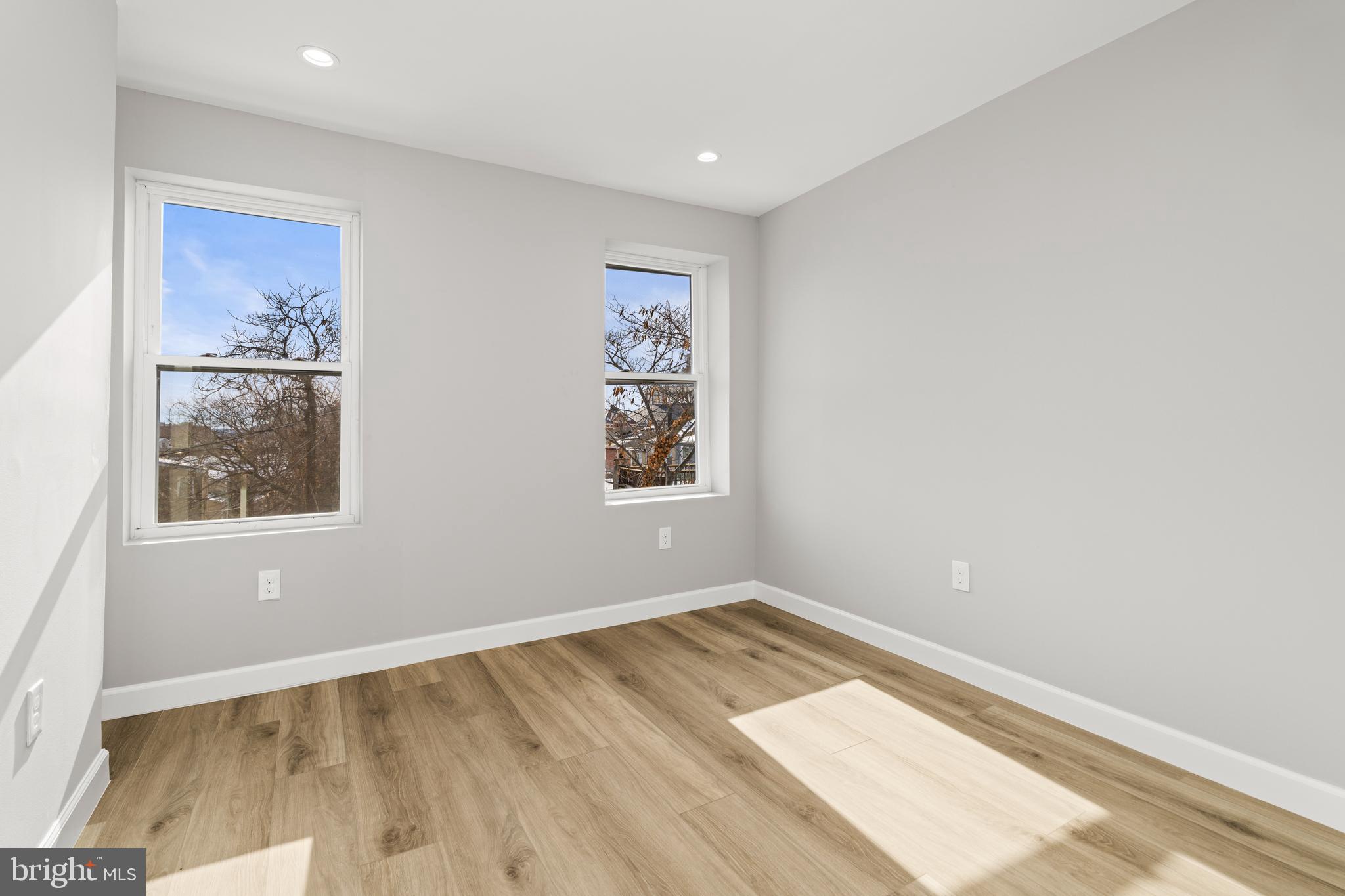 HOLLINS MARKET - Residential