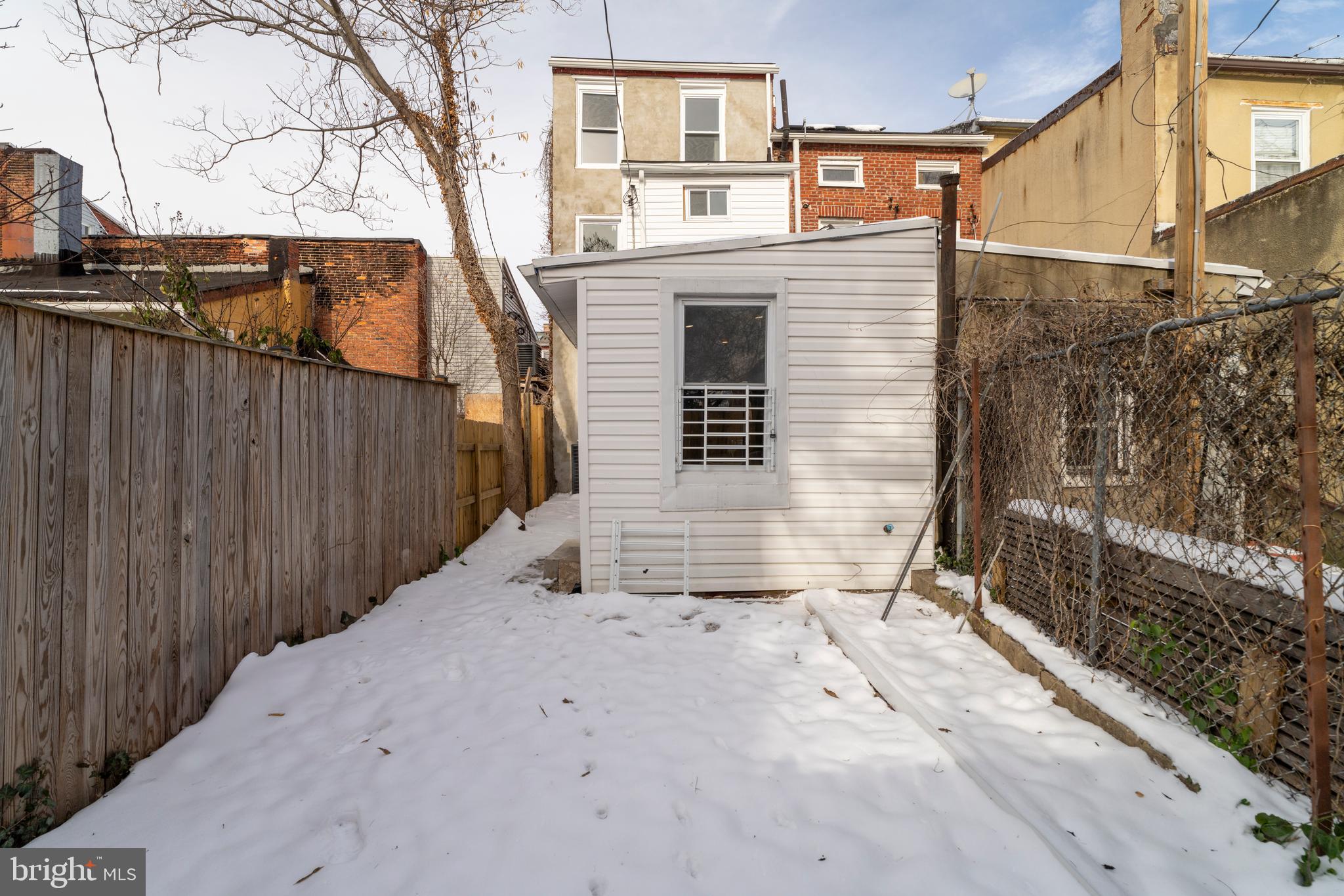 HOLLINS MARKET - Residential