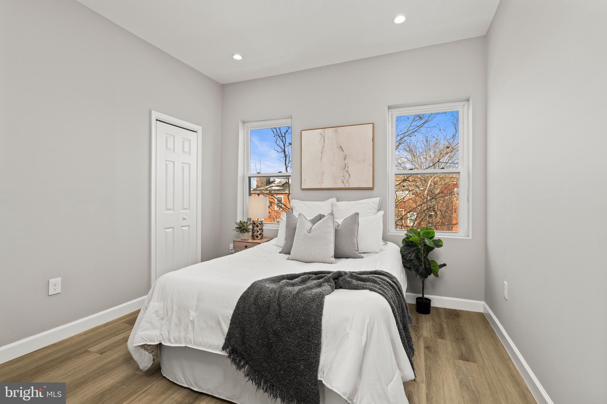 HOLLINS MARKET - Residential