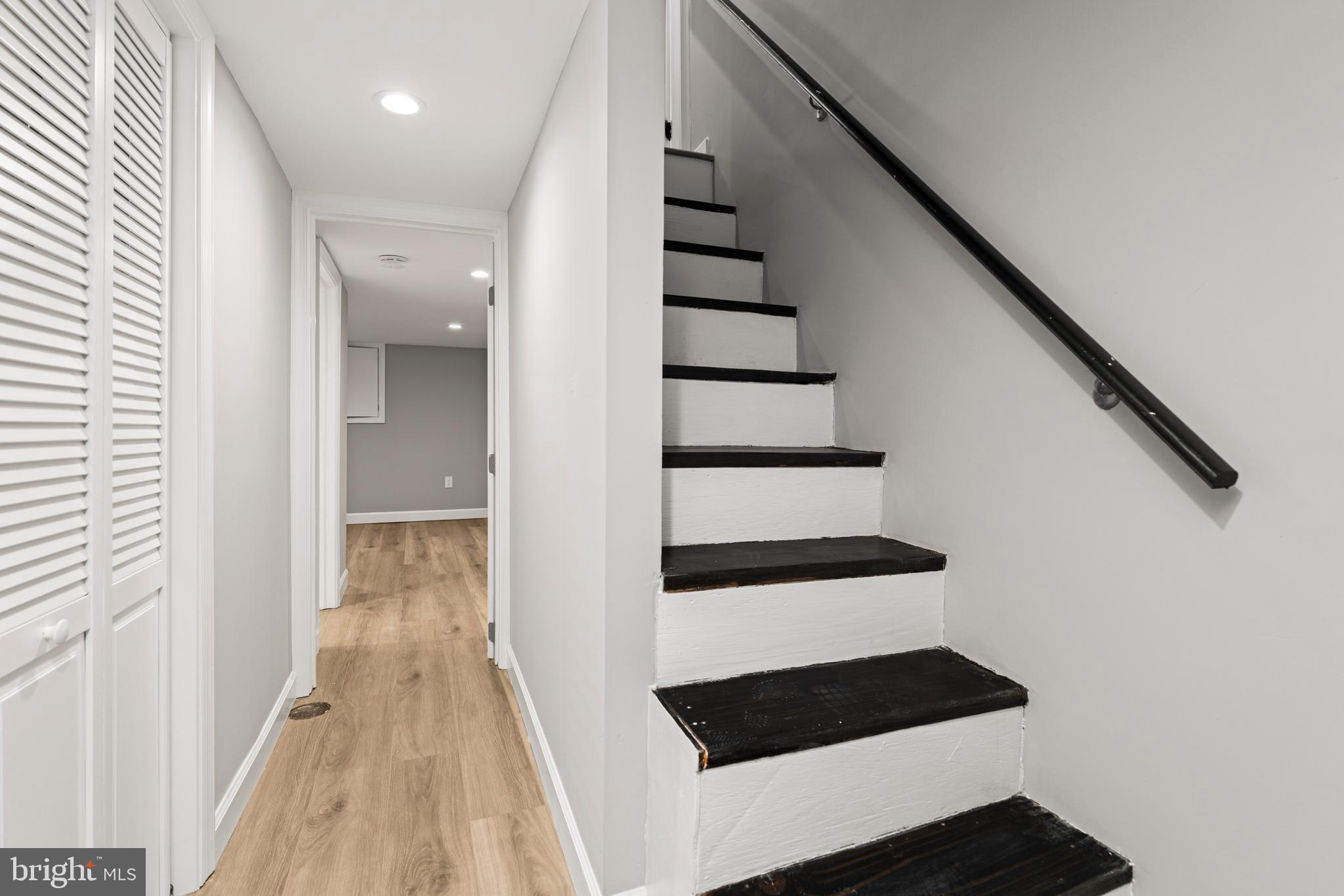 HOLLINS MARKET - Residential