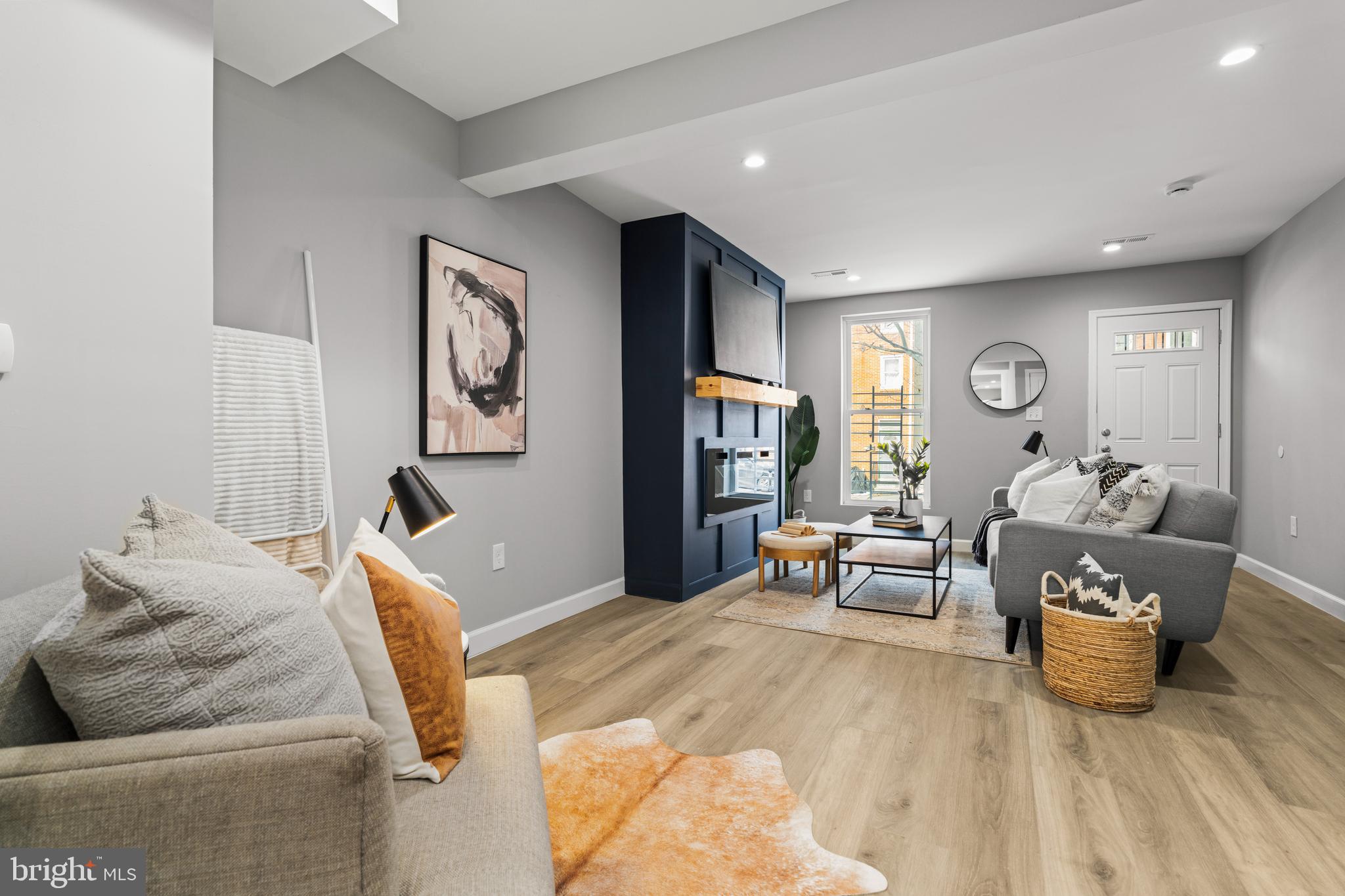 HOLLINS MARKET - Residential