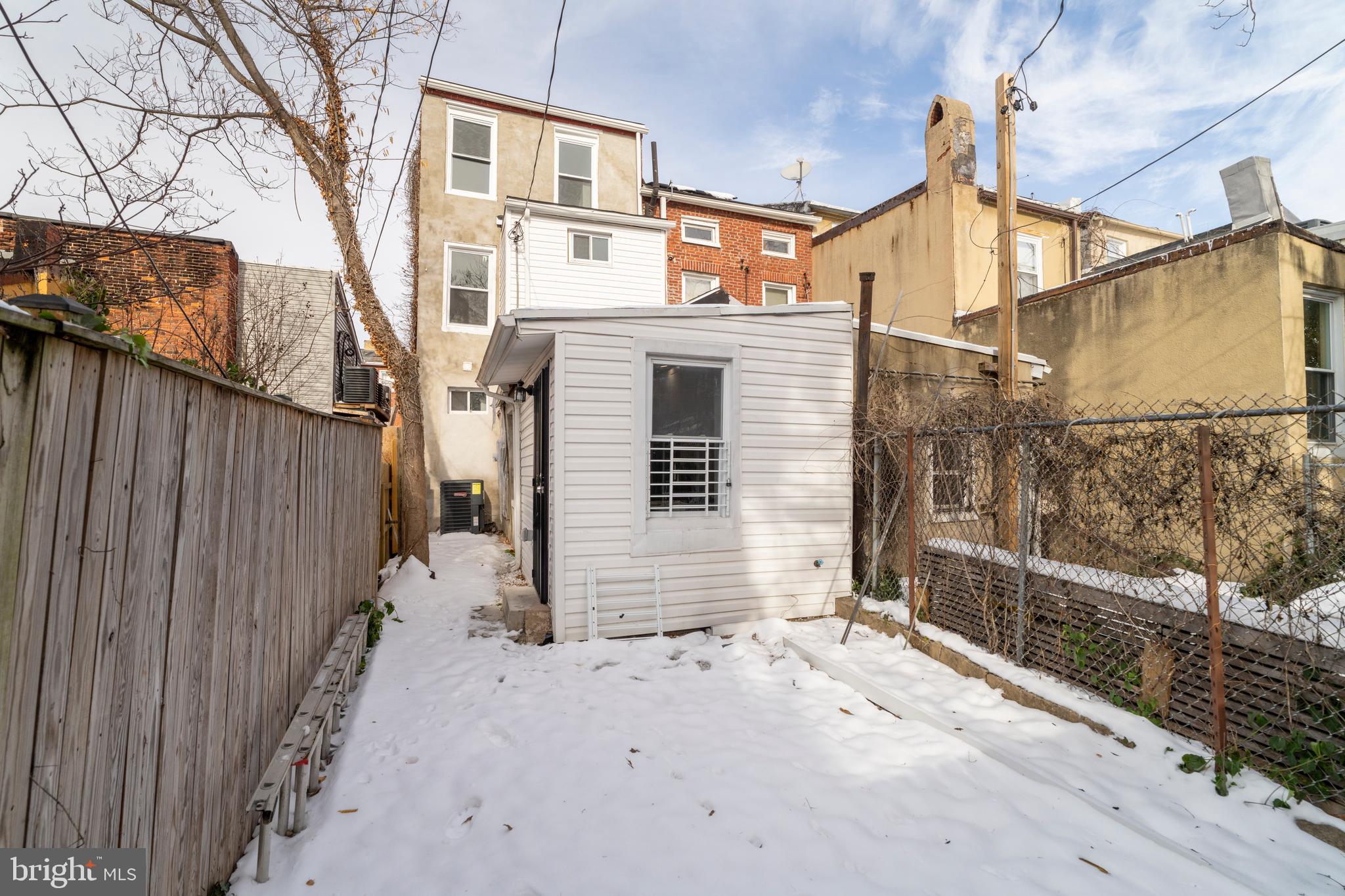 HOLLINS MARKET - Residential
