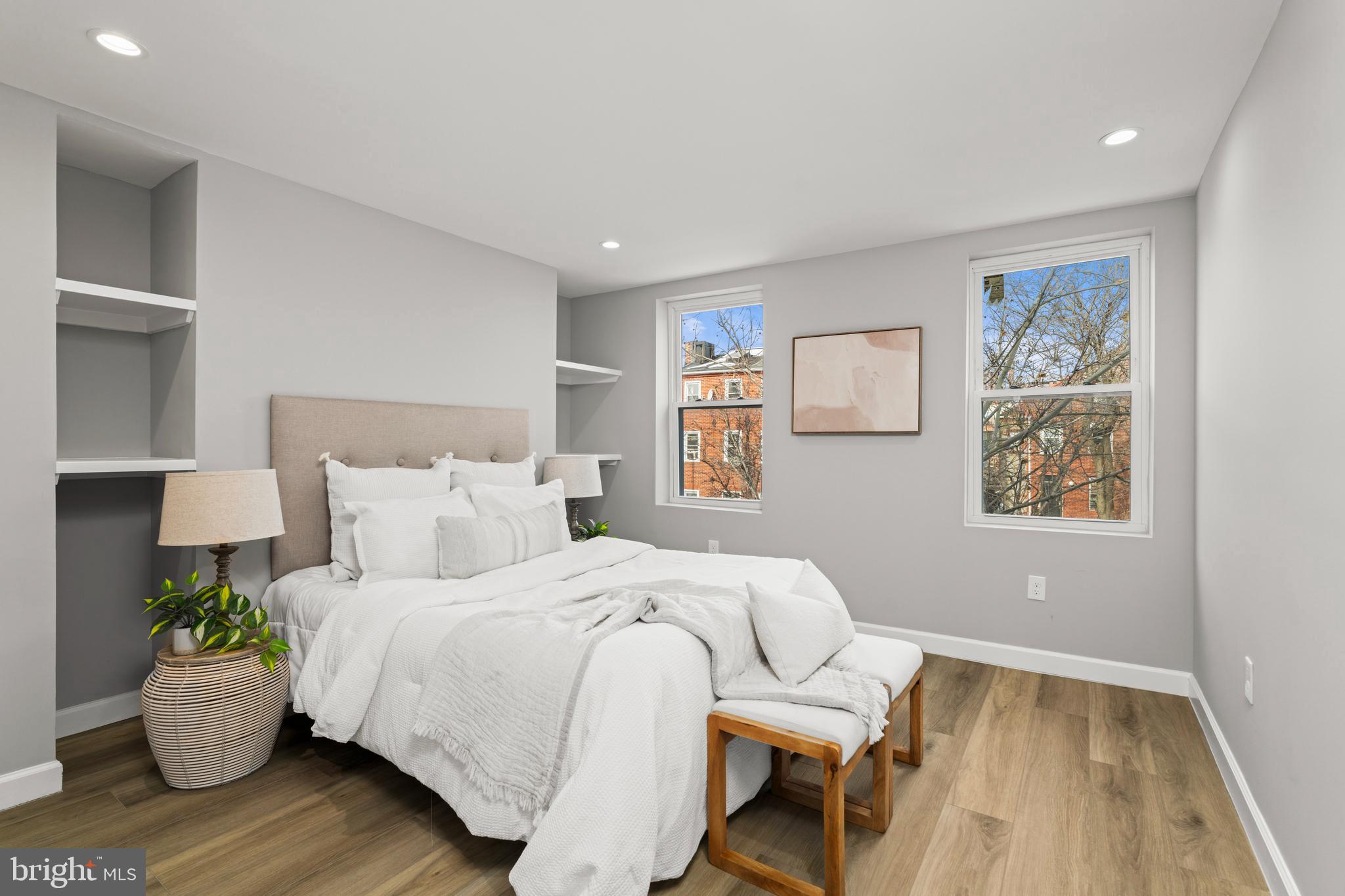 HOLLINS MARKET - Residential