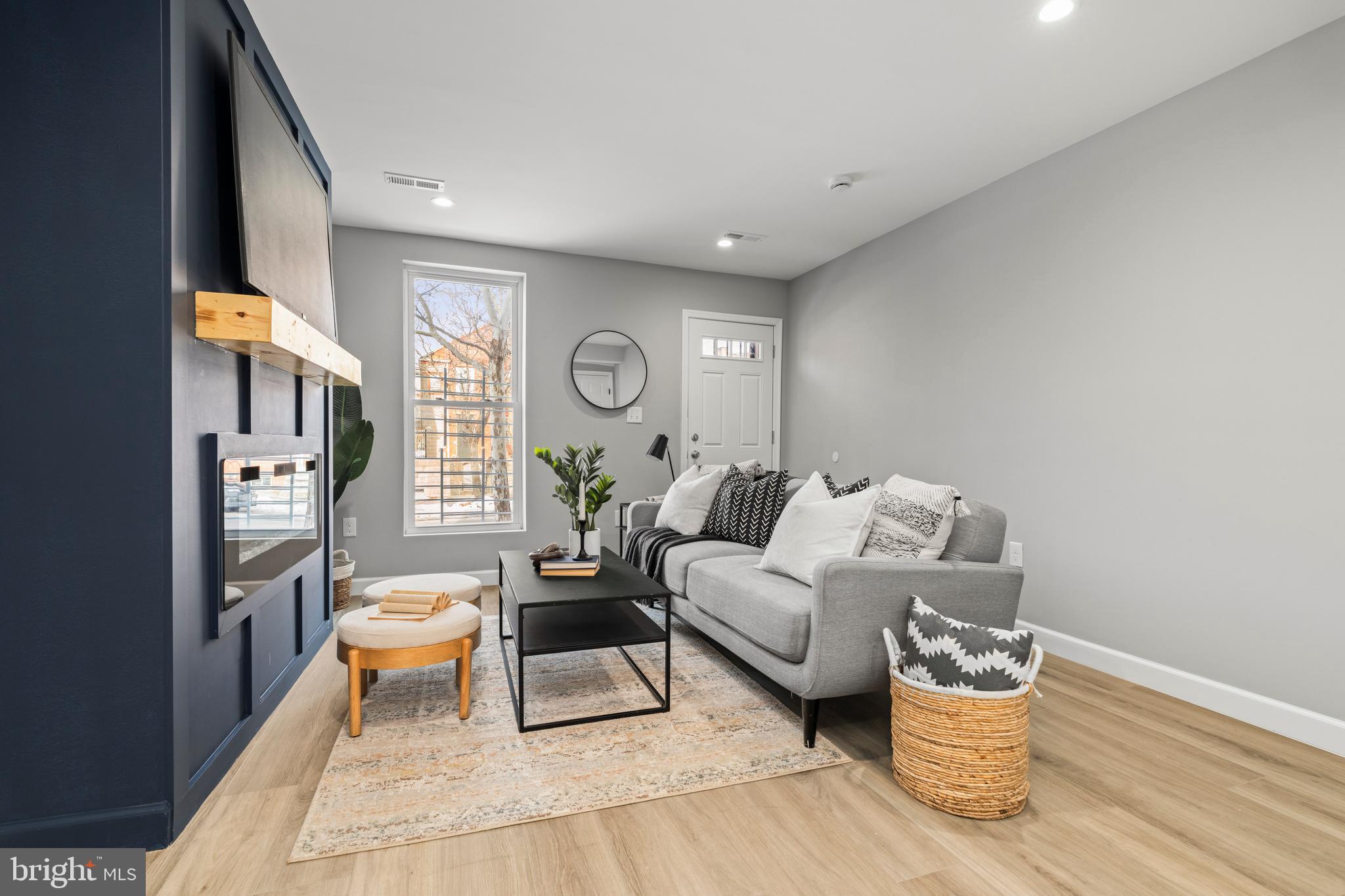 HOLLINS MARKET - Residential