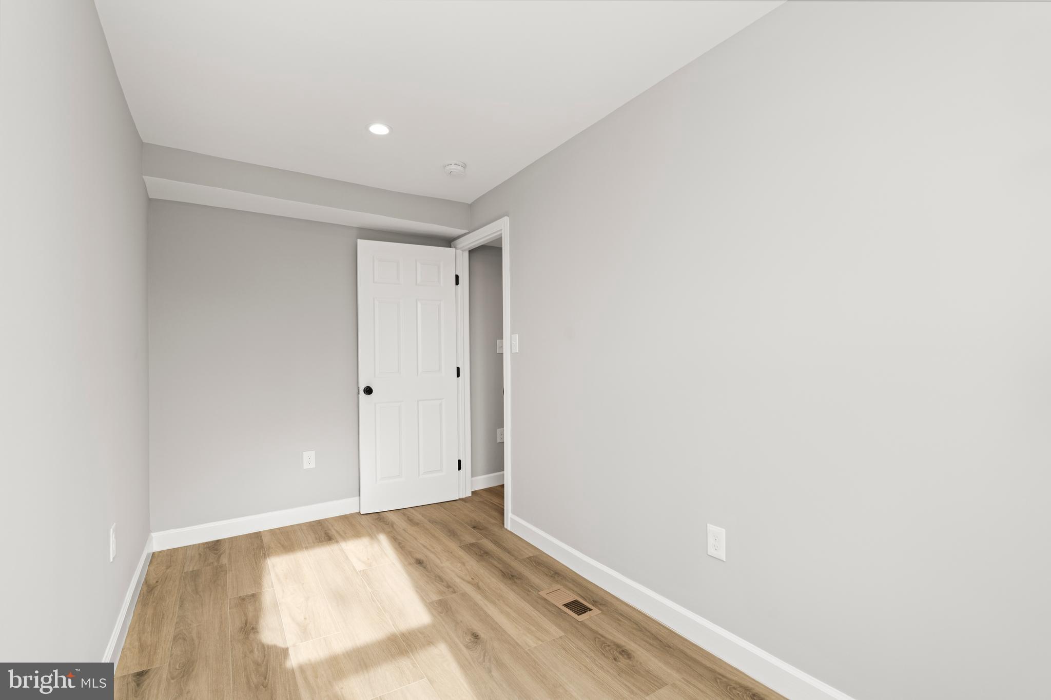 HOLLINS MARKET - Residential