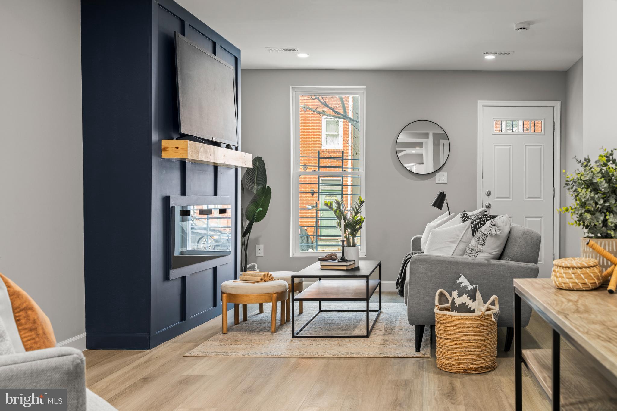 HOLLINS MARKET - Residential