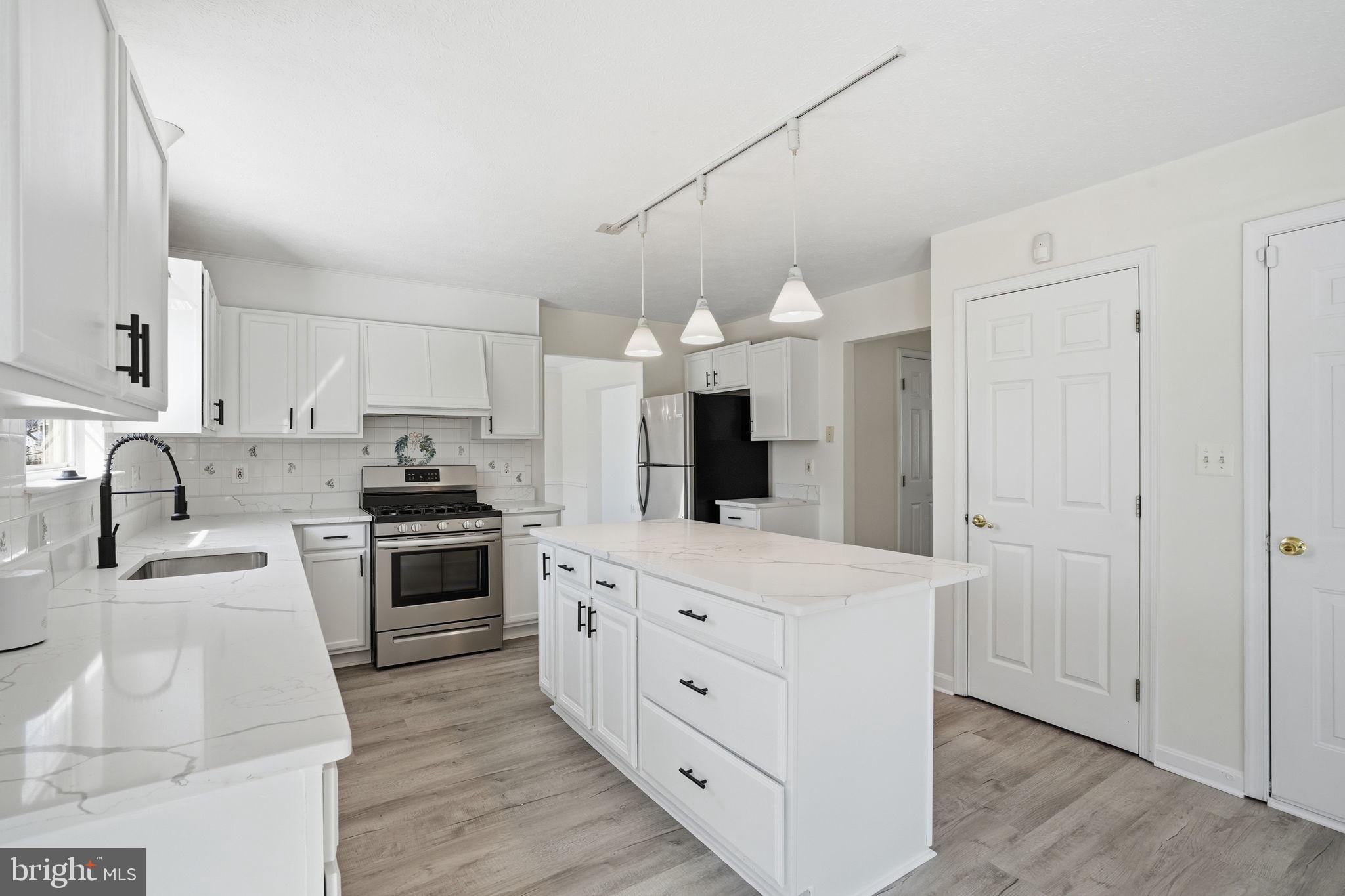 BEACHWOOD ESTATES - Residential